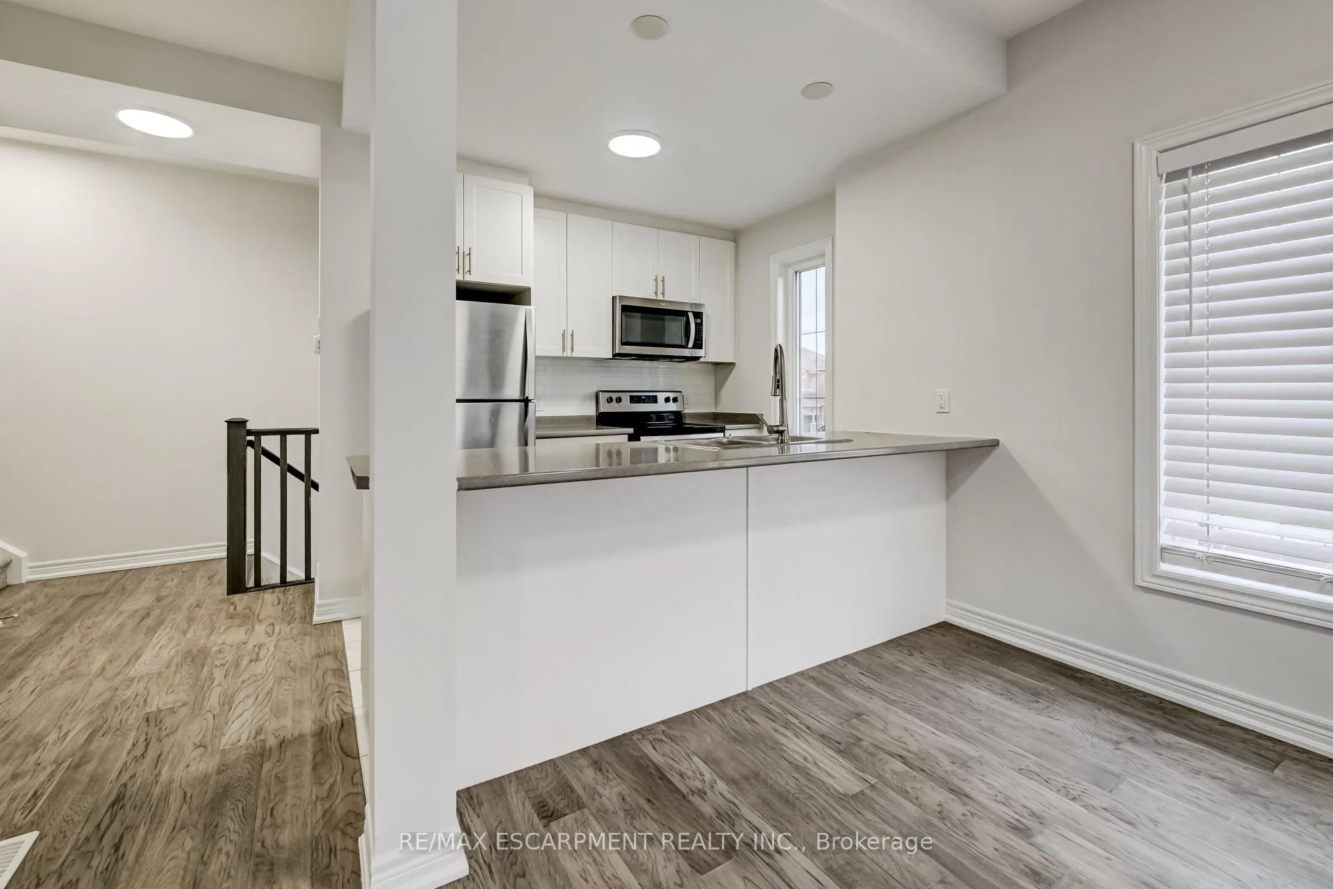 Photo 11 of 23 Ridgeside Lane, Hamilton, Waterdown — HOMEH