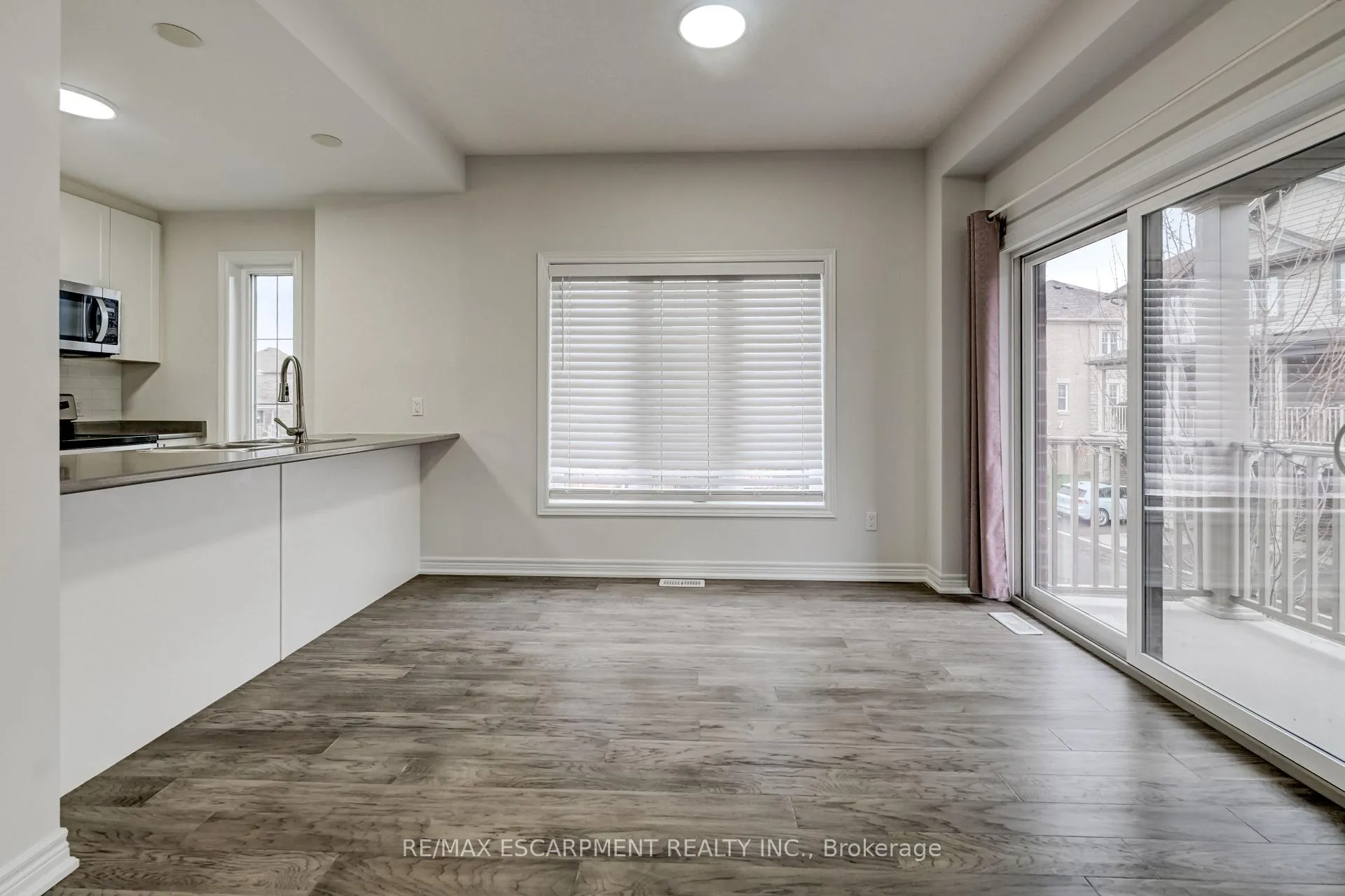 Photo 12 of 23 Ridgeside Lane, Hamilton, Waterdown — HOMEH