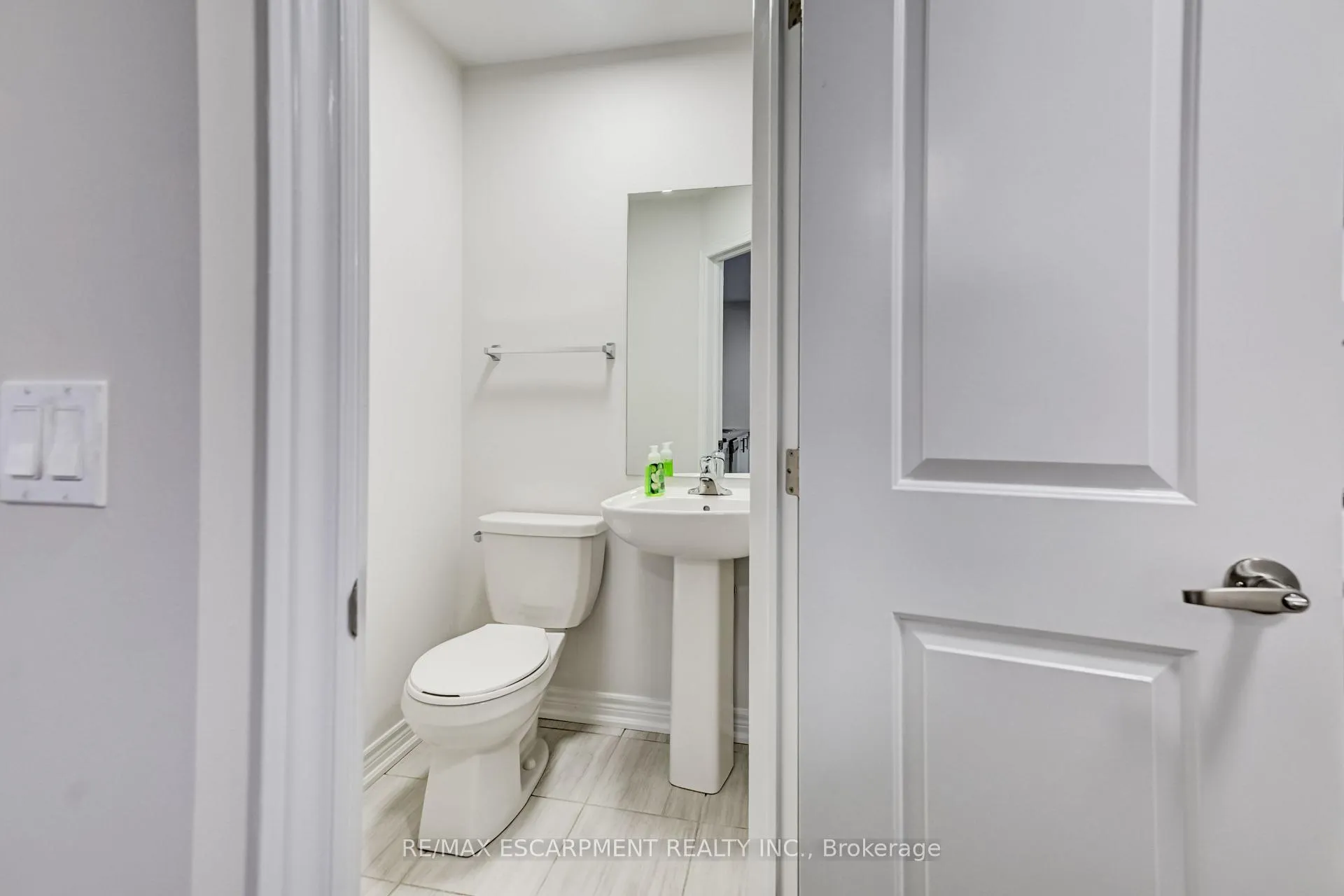 Photo 21 of 23 Ridgeside Lane, Hamilton, Waterdown — HOMEH