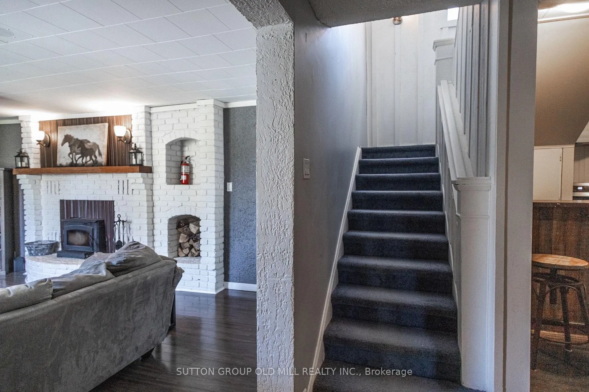 Photo 3 of 124 Bruce Street S, Blue Mountains — HOMEH