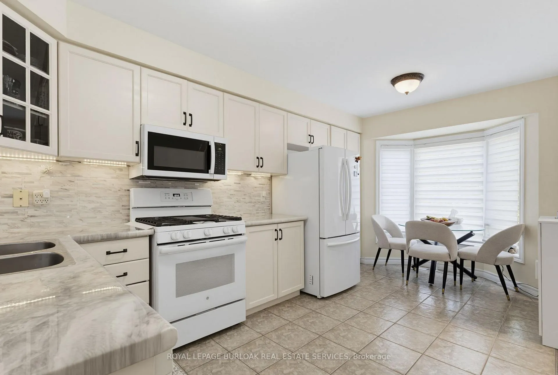 Photo 6 of Unit 110, 3480 Upper Middle Road, Burlington, Palmer — HOMEH