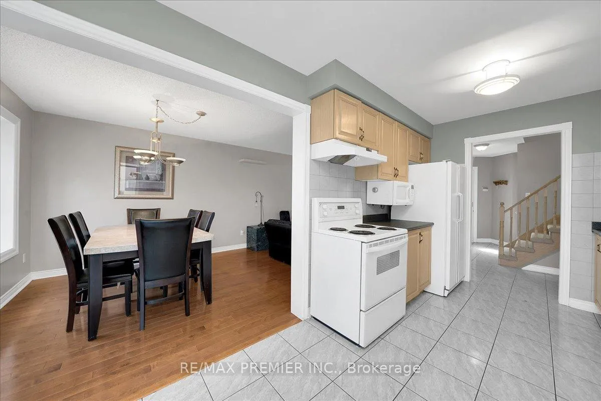 Photo 8 of 17 Berrydown Drive, Caledon, Bolton East — HOMEH