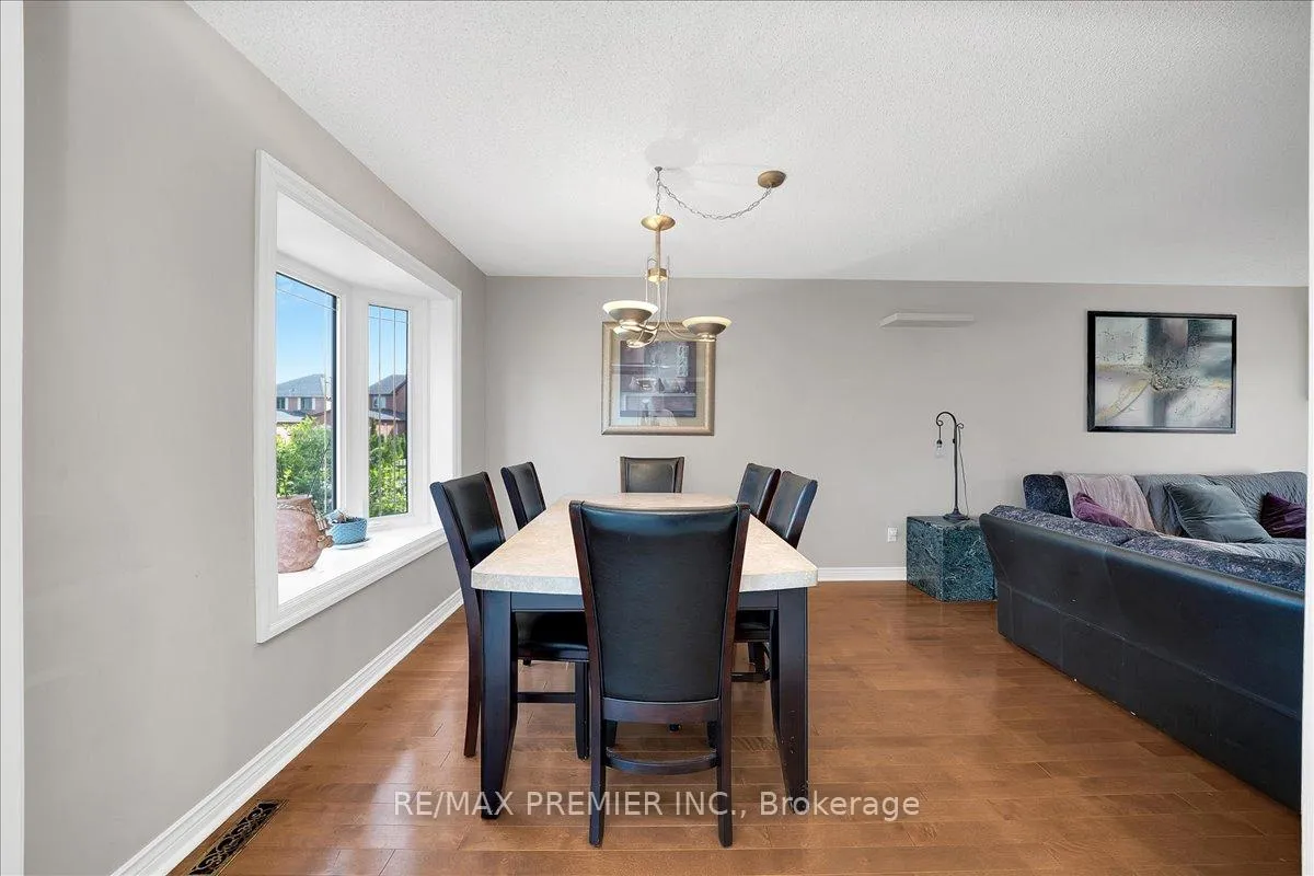 Photo 9 of 17 Berrydown Drive, Caledon, Bolton East — HOMEH