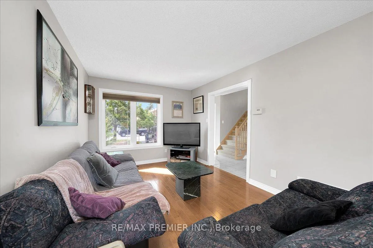 Photo 11 of 17 Berrydown Drive, Caledon, Bolton East — HOMEH