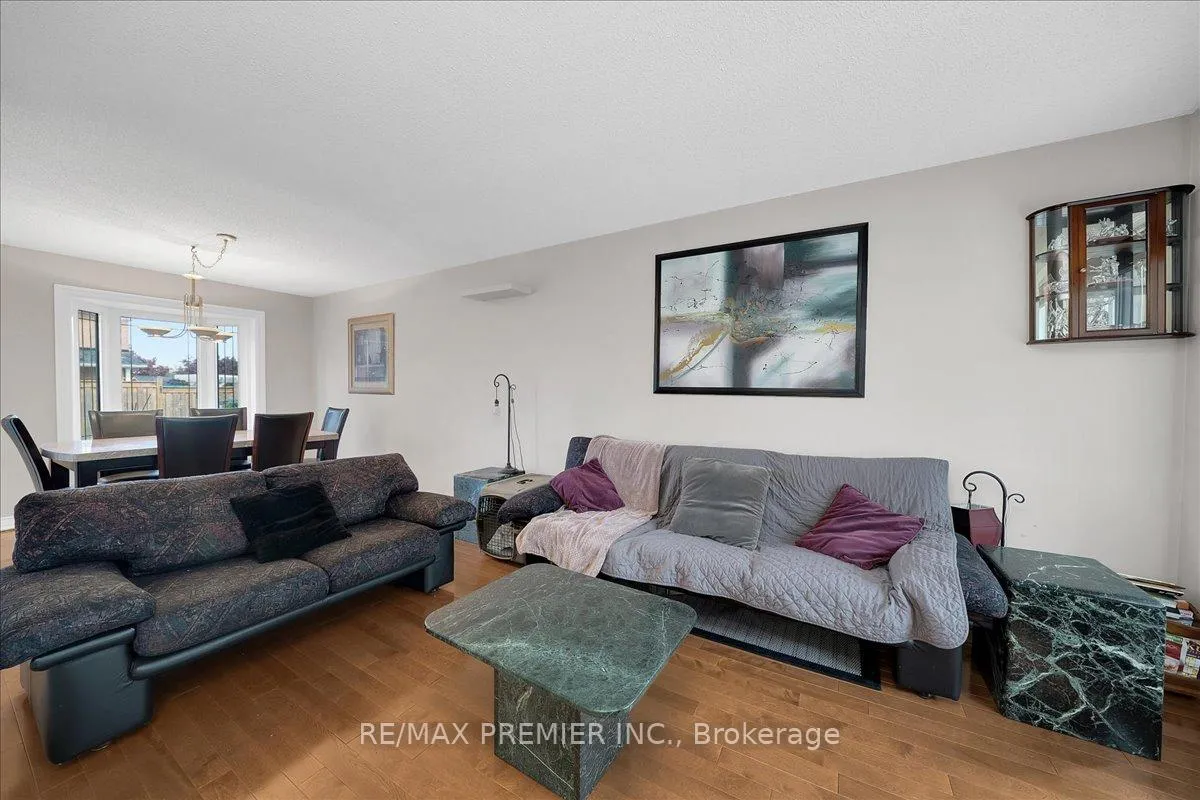 Photo 12 of 17 Berrydown Drive, Caledon, Bolton East — HOMEH