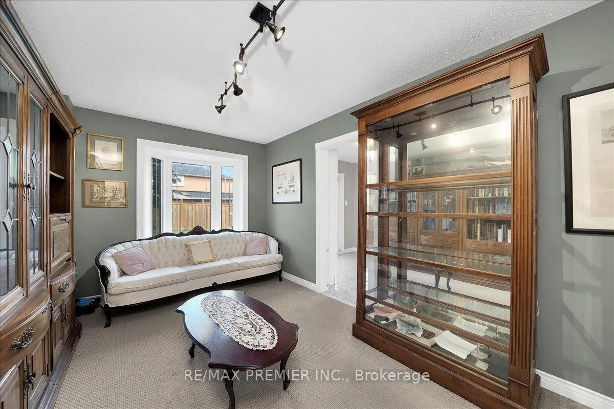 Photo 14 of 17 Berrydown Drive, Caledon, Bolton East — HOMEH