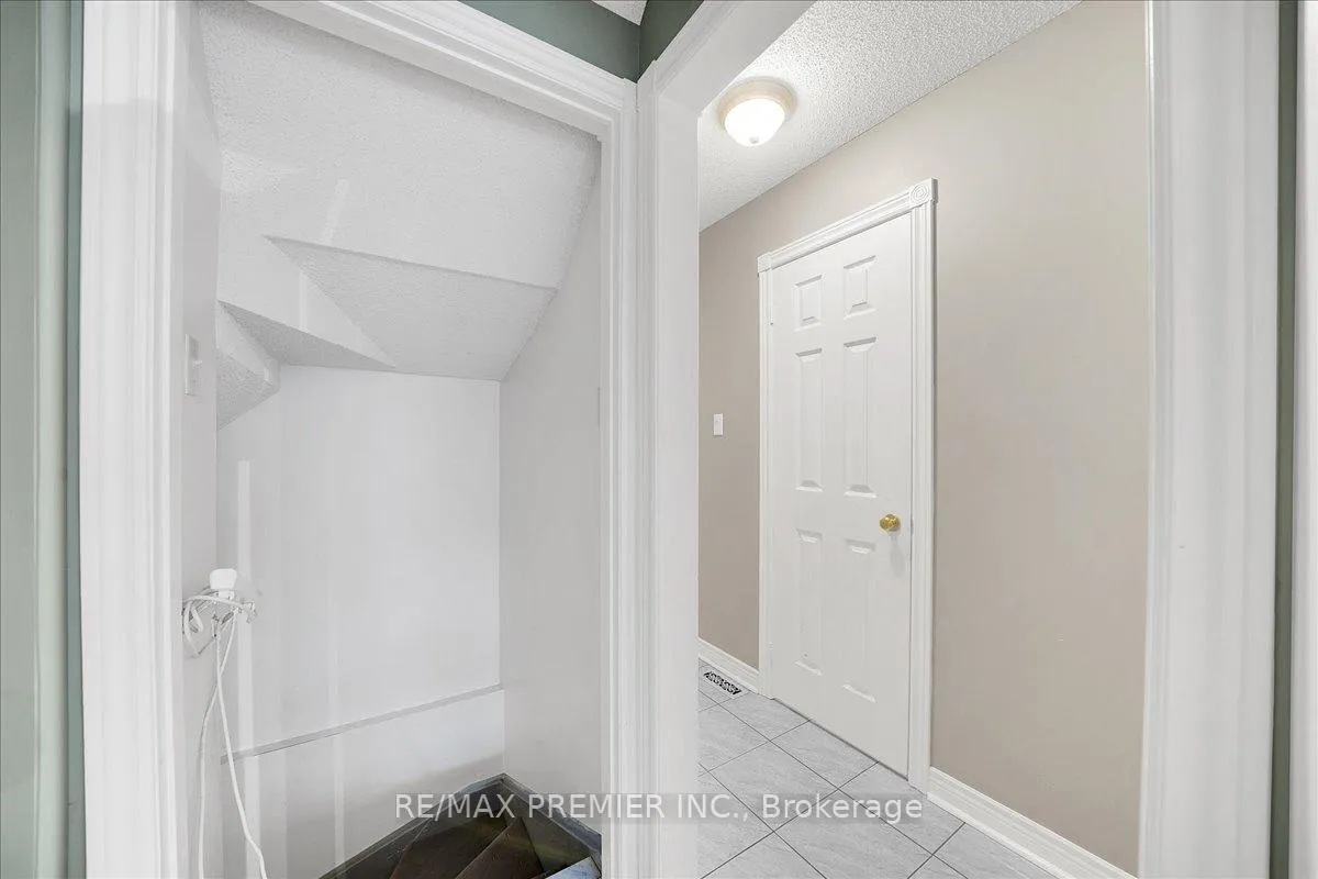 Photo 15 of 17 Berrydown Drive, Caledon, Bolton East — HOMEH