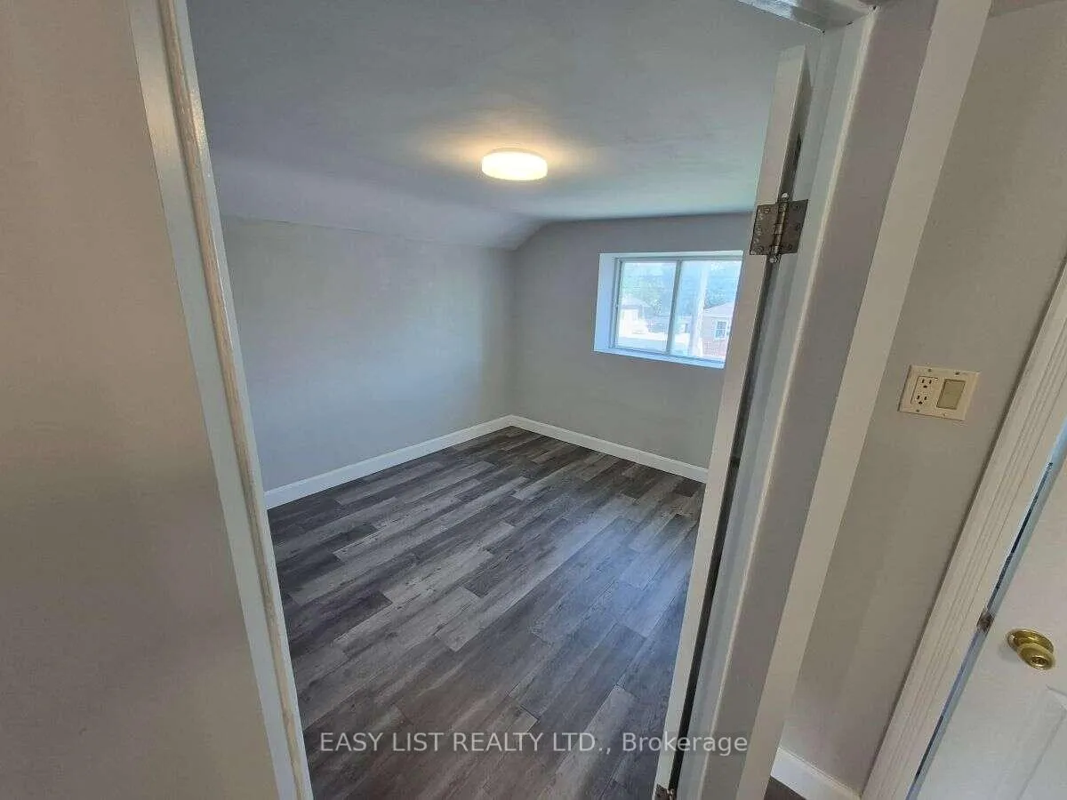 Photo 11 of 850 St Marys Street, Peterborough, Otonabee Ward 1 — HOMEH