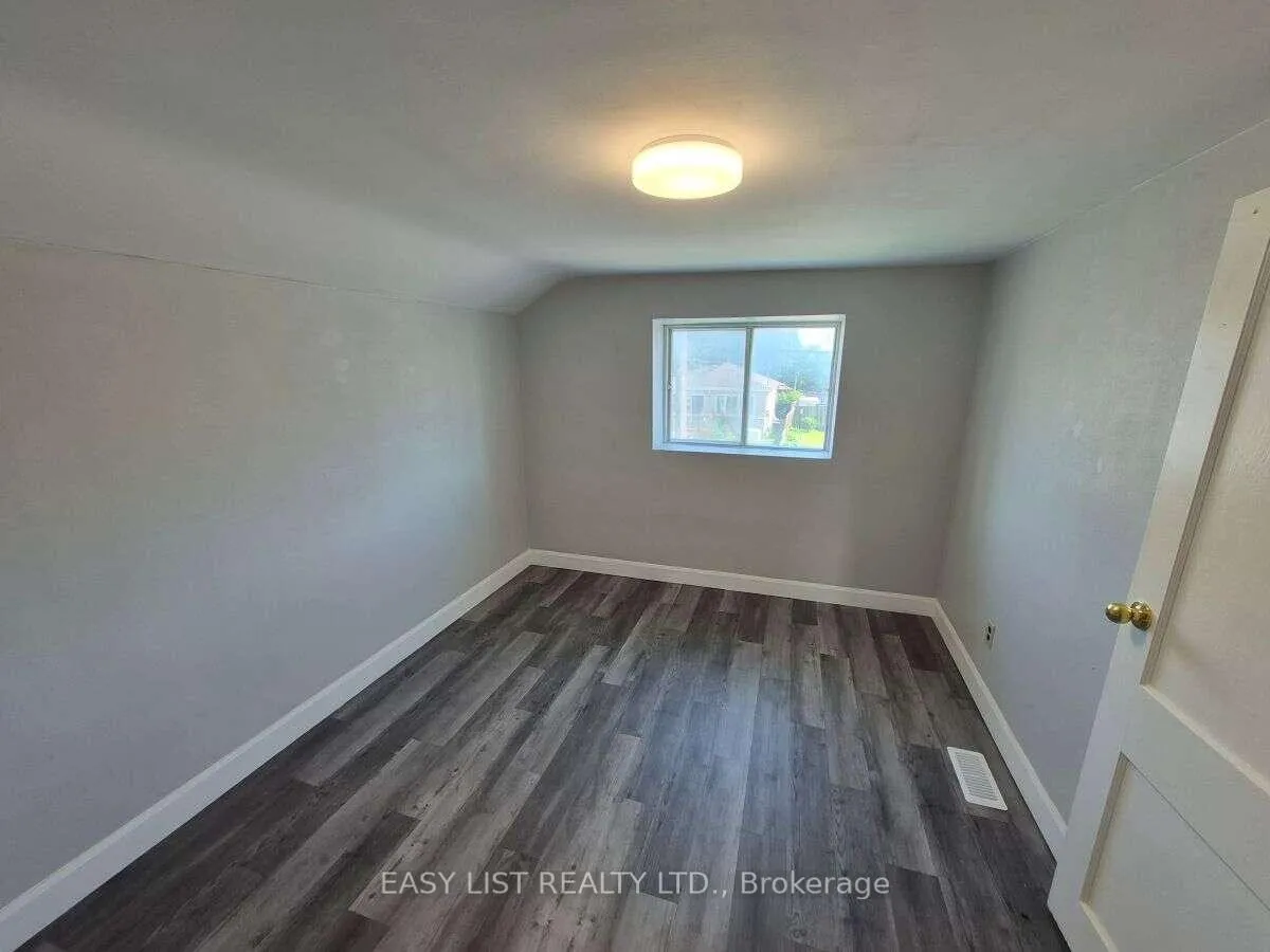 Photo 12 of 850 St Marys Street, Peterborough, Otonabee Ward 1 — HOMEH