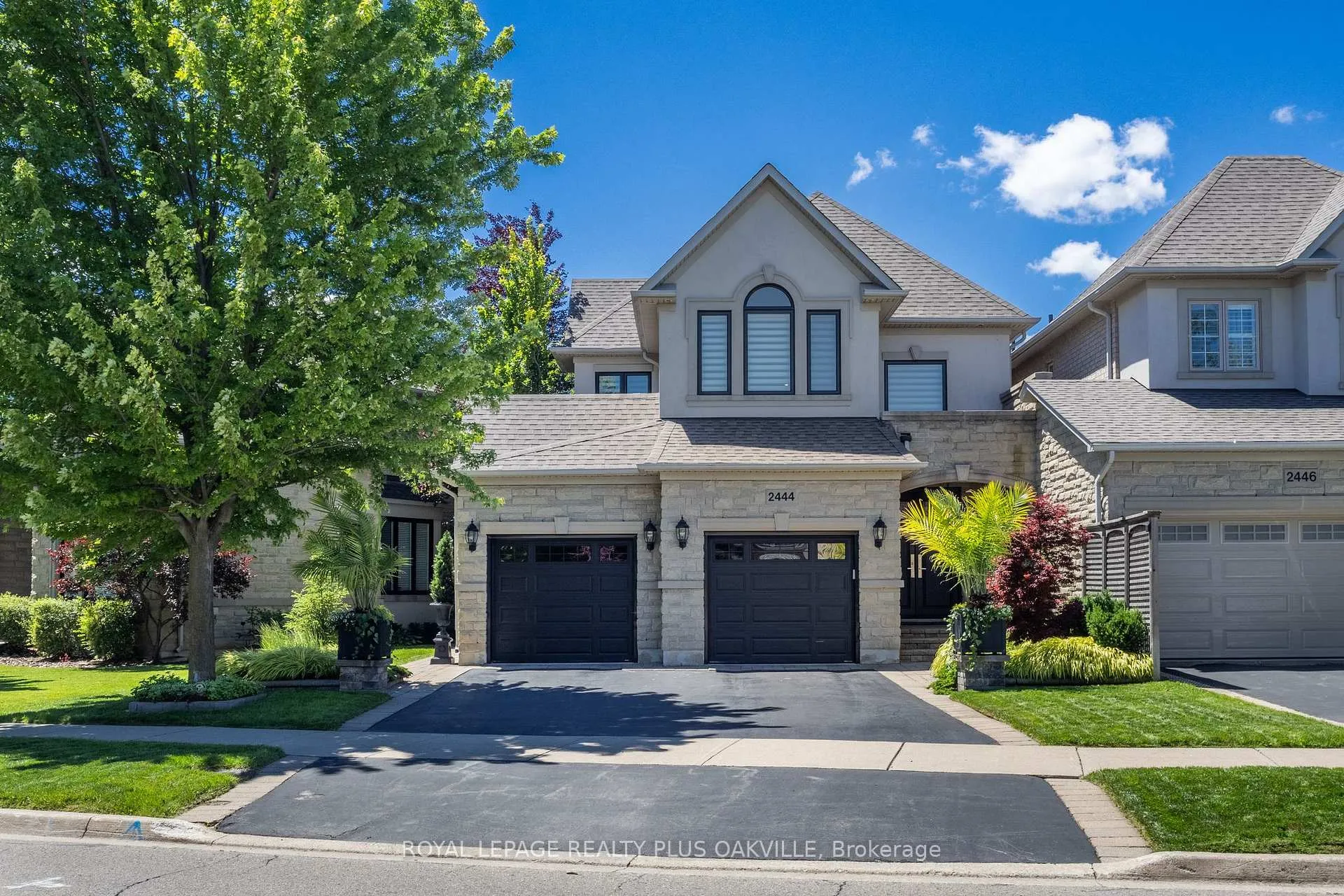 Photo 2 of 2444 Valleyridge Drive, Oakville, Bronte Creek — HOMEH