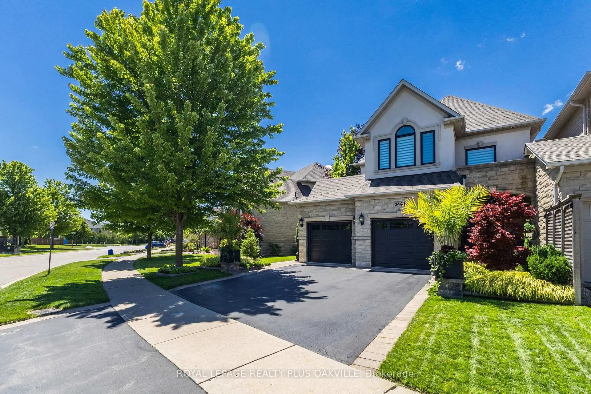 Photo 3 of 2444 Valleyridge Drive, Oakville, Bronte Creek — HOMEH