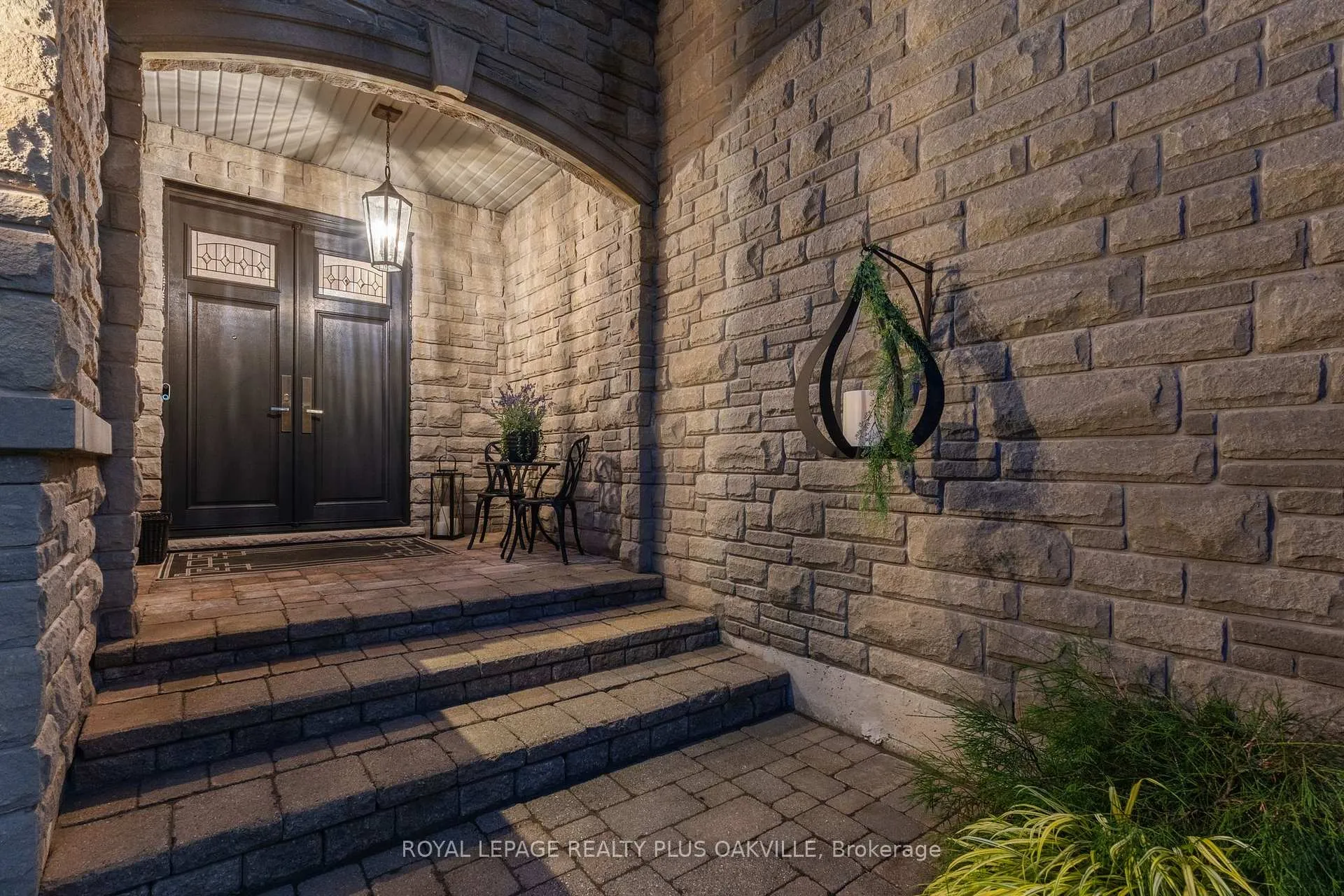 Photo 4 of 2444 Valleyridge Drive, Oakville, Bronte Creek — HOMEH