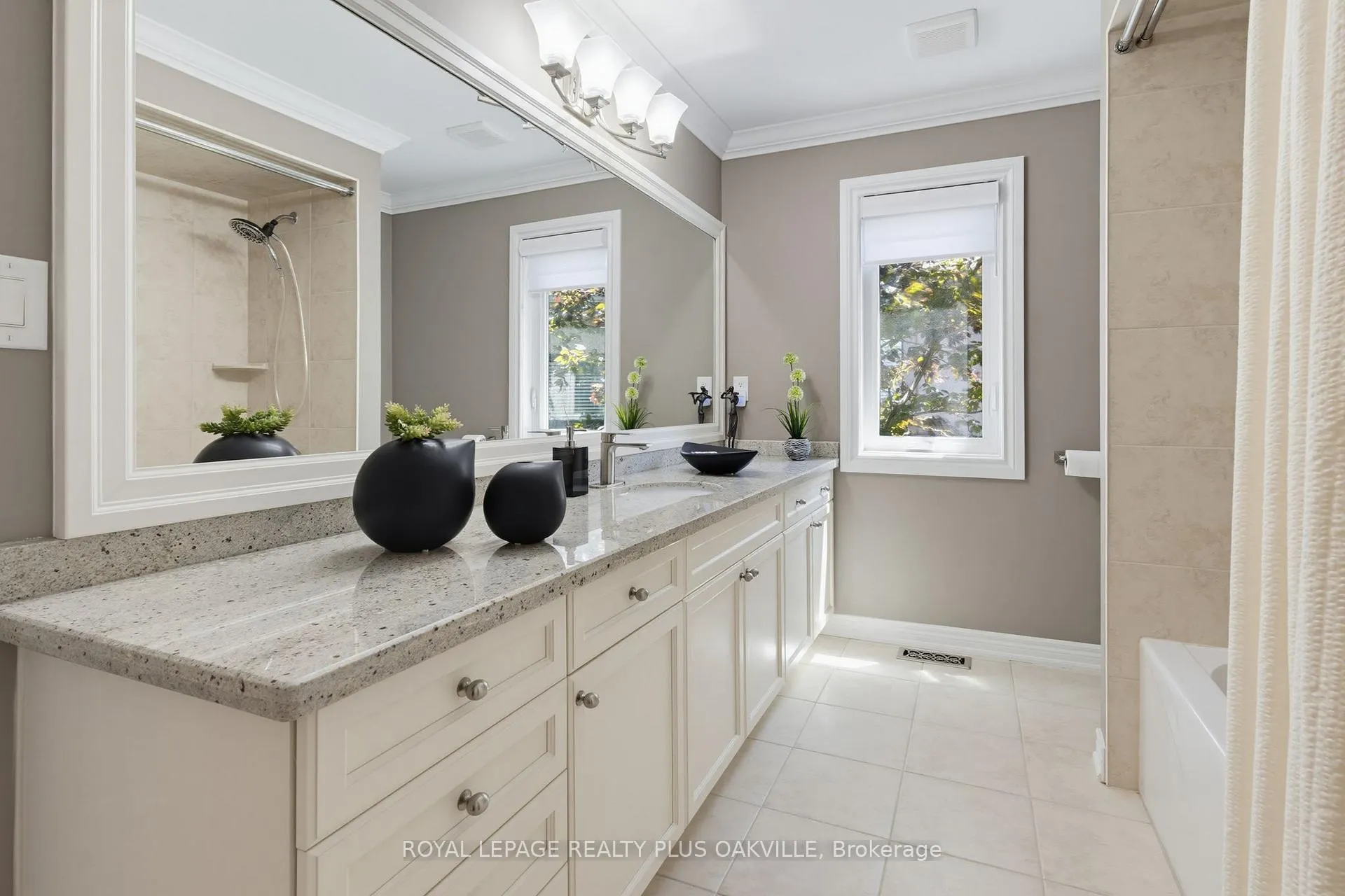 Photo 25 of 2444 Valleyridge Drive, Oakville, Bronte Creek — HOMEH