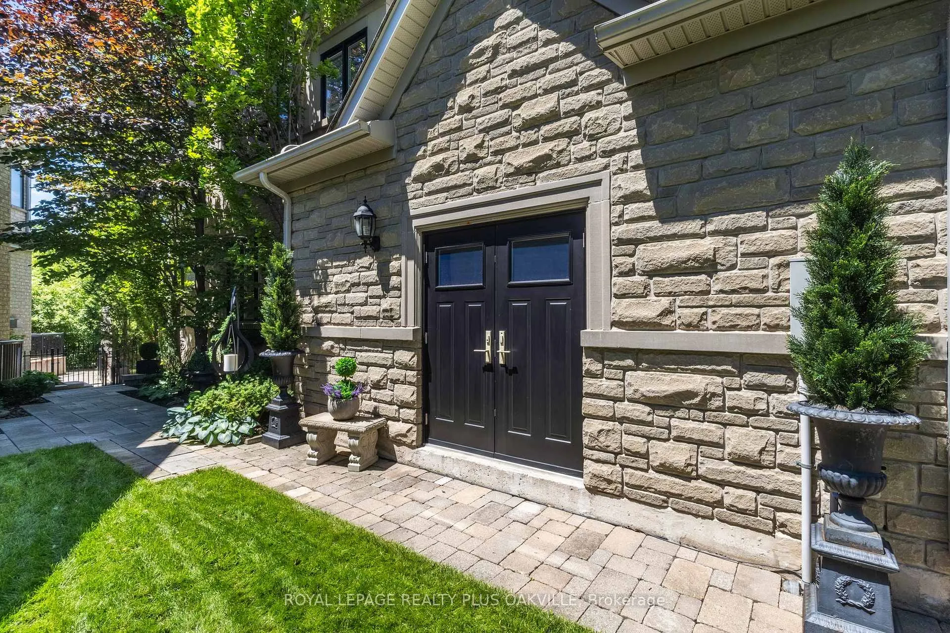 Photo 39 of 2444 Valleyridge Drive, Oakville, Bronte Creek — HOMEH