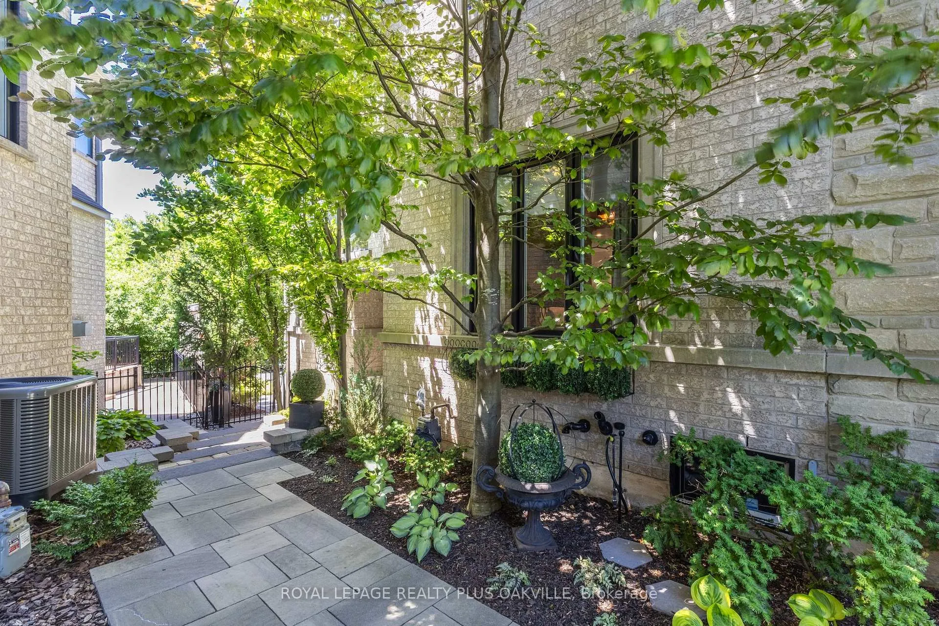Photo 40 of 2444 Valleyridge Drive, Oakville, Bronte Creek — HOMEH