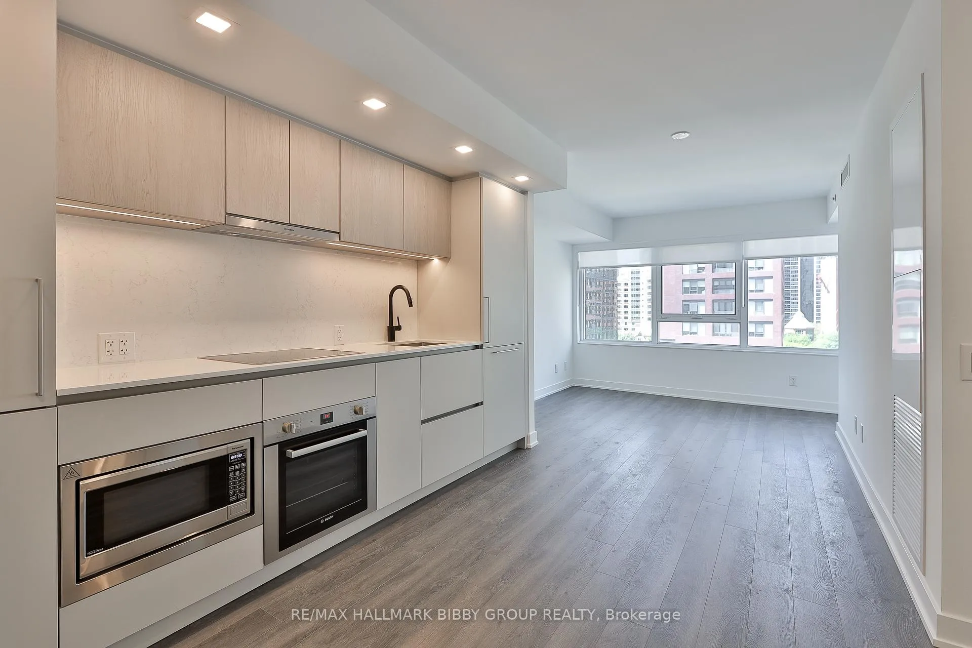 Photo 3 of Unit 803, 609 Sherbourne Street, Toronto, North St. James Town — HOMEH