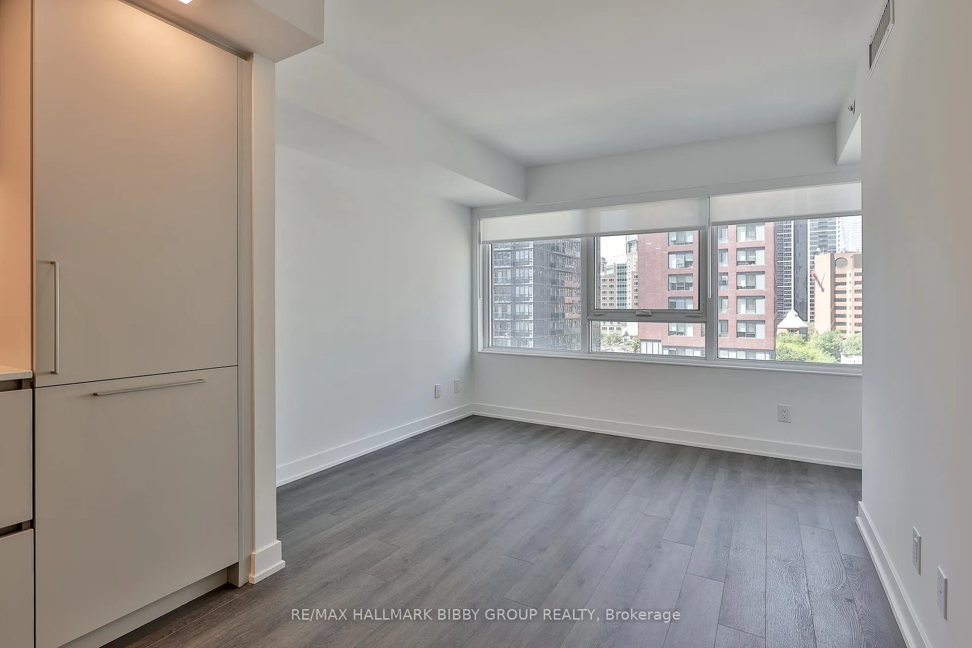 Photo 4 of Unit 803, 609 Sherbourne Street, Toronto, North St. James Town — HOMEH