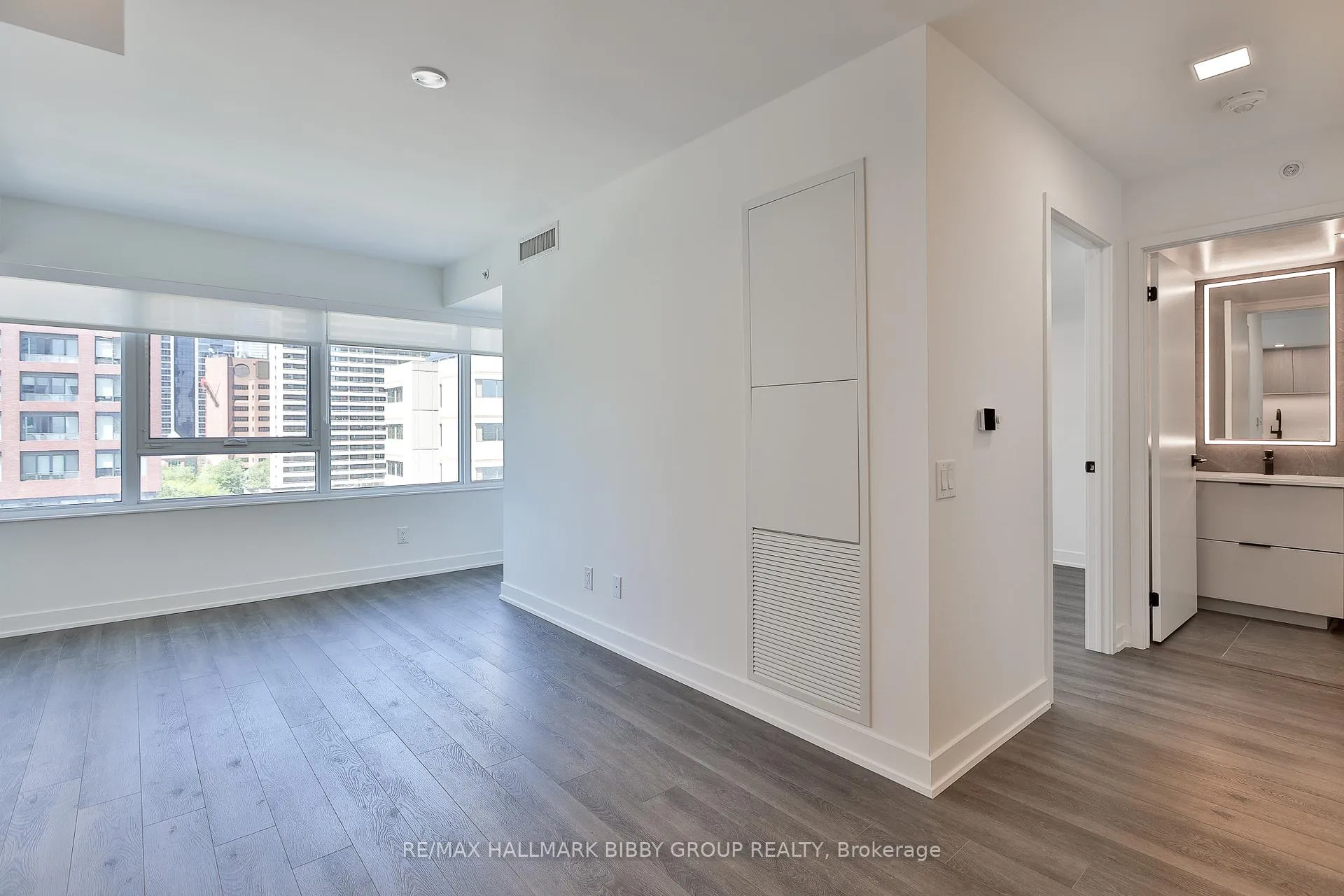 Photo 9 of Unit 803, 609 Sherbourne Street, Toronto, North St. James Town — HOMEH