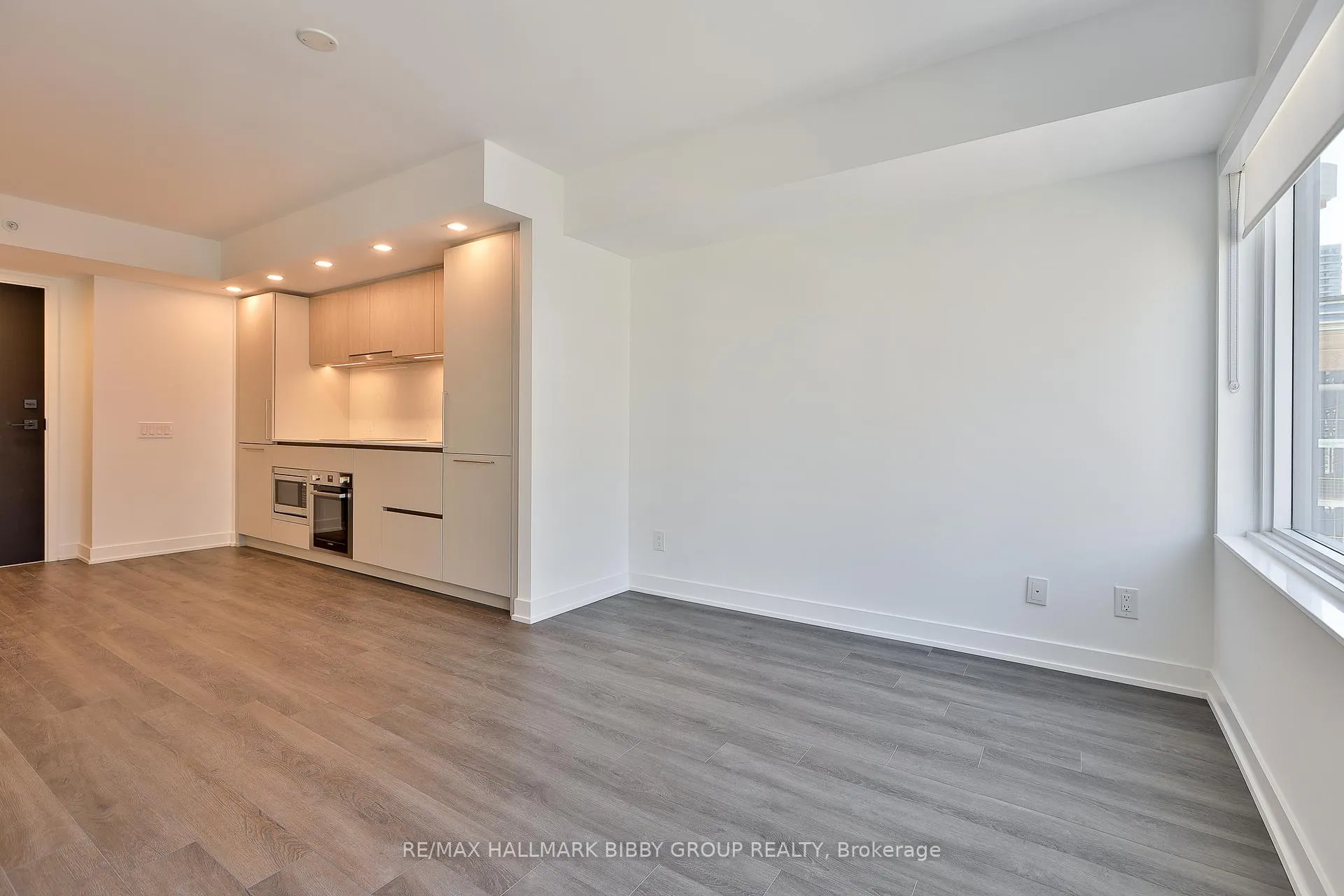 Photo 10 of Unit 803, 609 Sherbourne Street, Toronto, North St. James Town — HOMEH