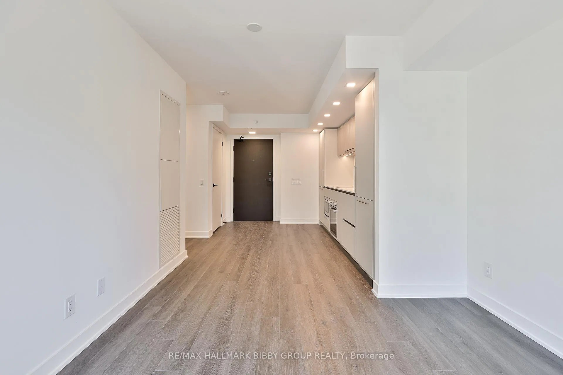 Photo 11 of Unit 803, 609 Sherbourne Street, Toronto, North St. James Town — HOMEH