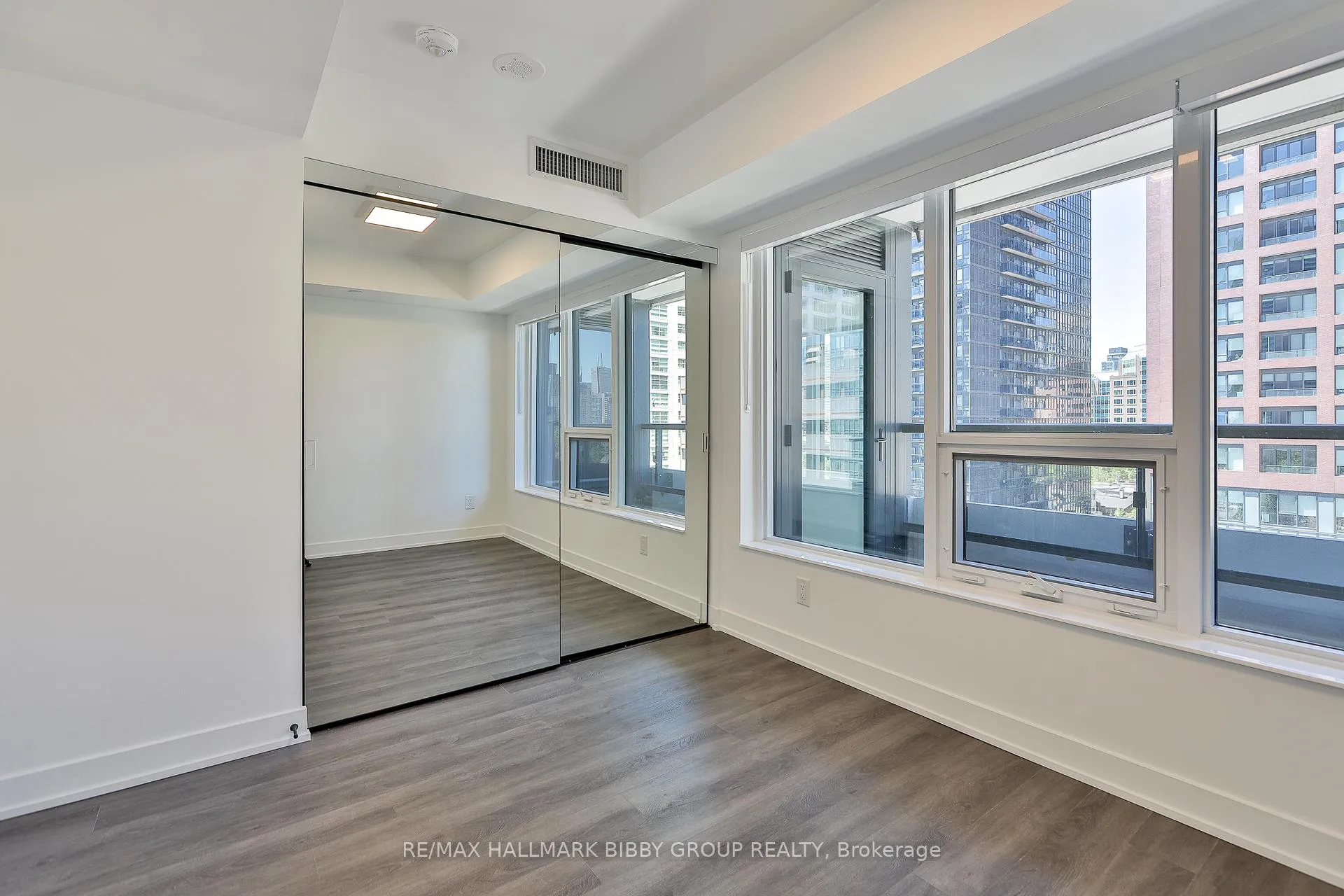 Photo 16 of Unit 803, 609 Sherbourne Street, Toronto, North St. James Town — HOMEH
