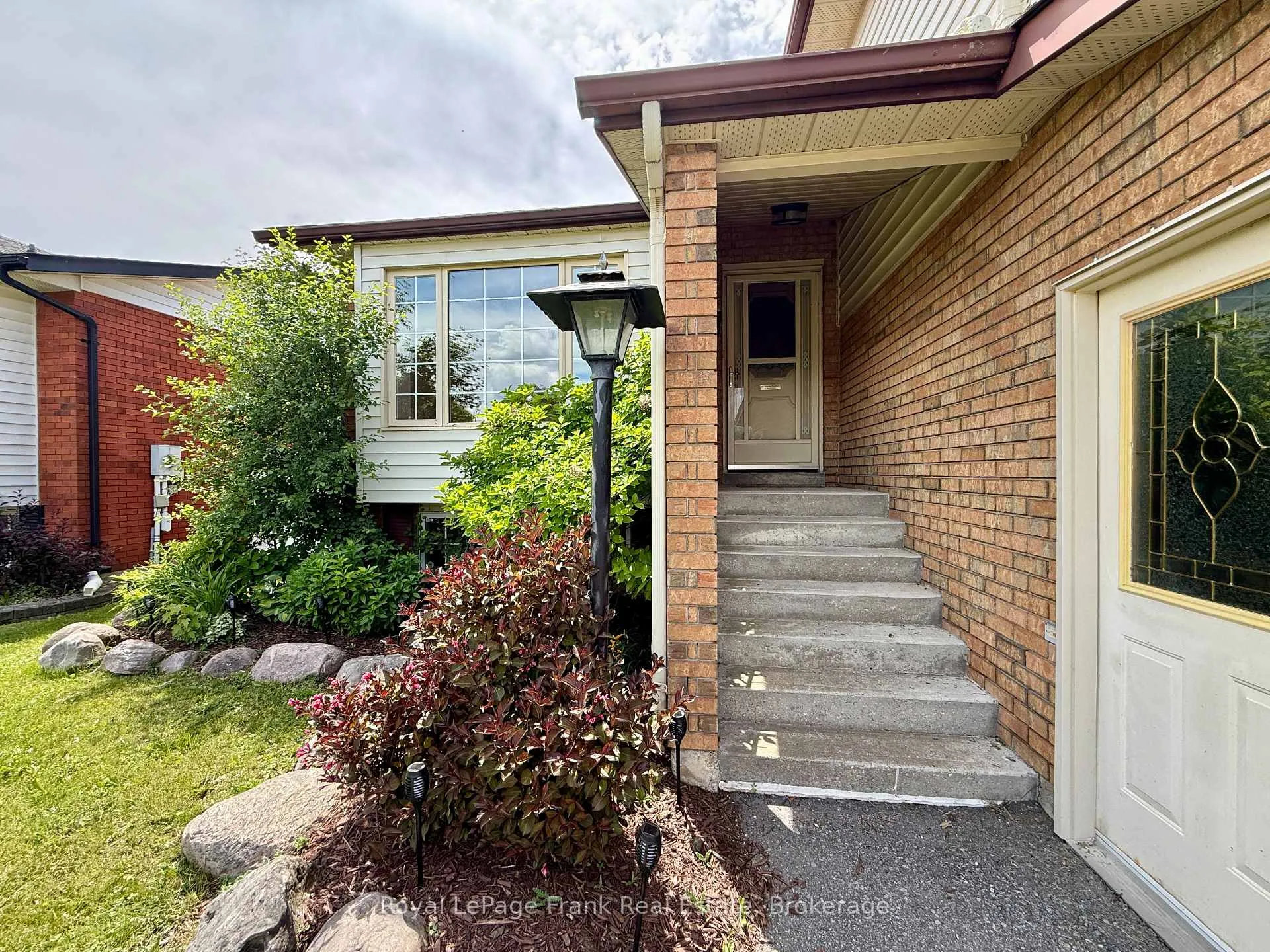 Photo 2 of 3113 Westridge Boulevard, Peterborough, Monaghan Ward 2 — HOMEH
