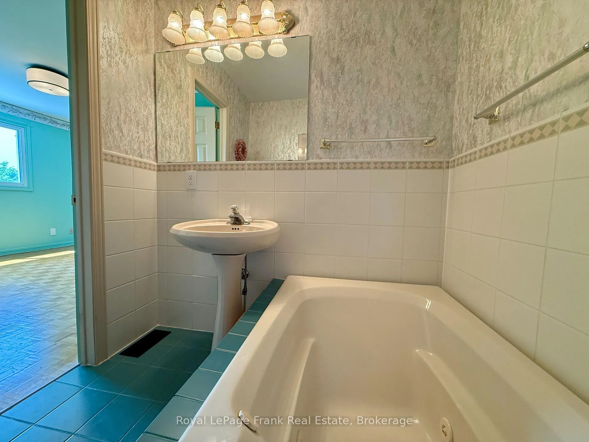 Photo 5 of 3113 Westridge Boulevard, Peterborough, Monaghan Ward 2 — HOMEH