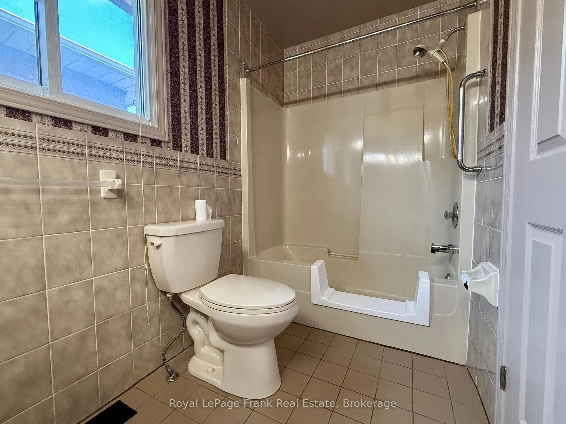 Photo 10 of 3113 Westridge Boulevard, Peterborough, Monaghan Ward 2 — HOMEH