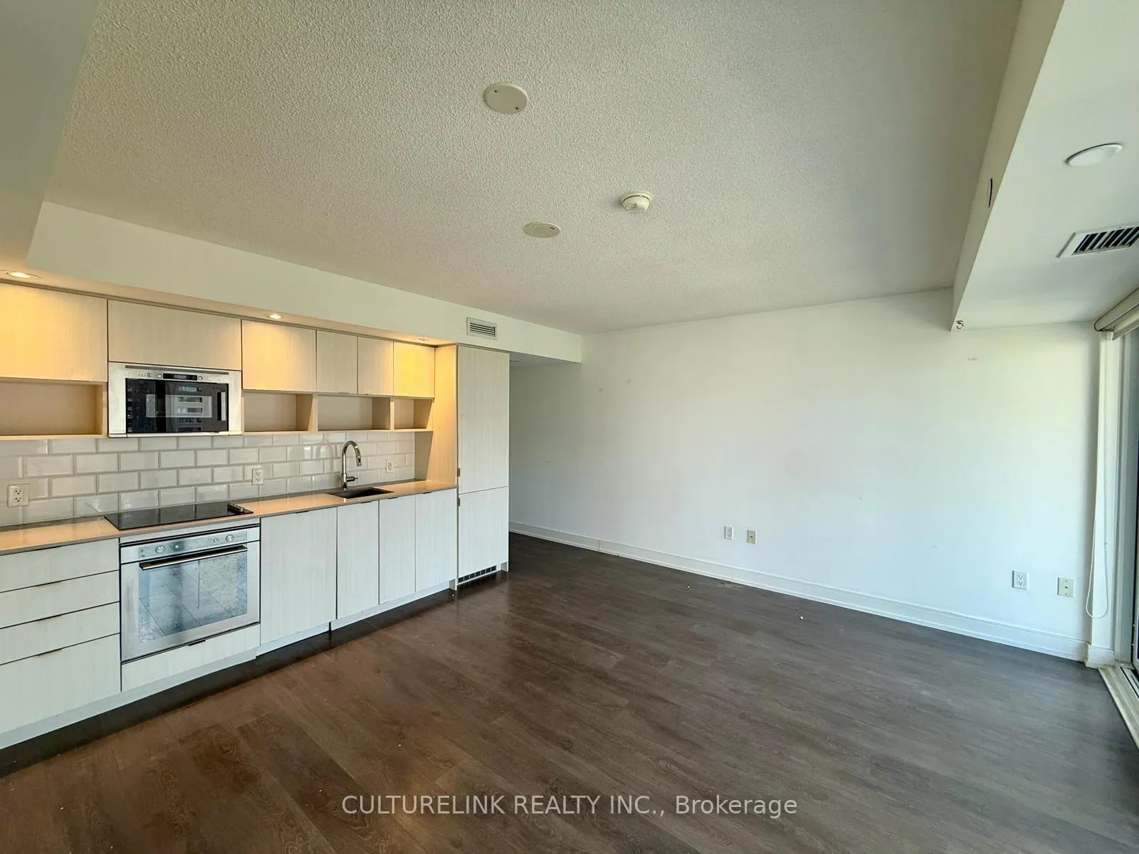 Photo 3 of Unit 902, 89 McGill Street, Toronto, Church-Yonge Corridor — HOMEH