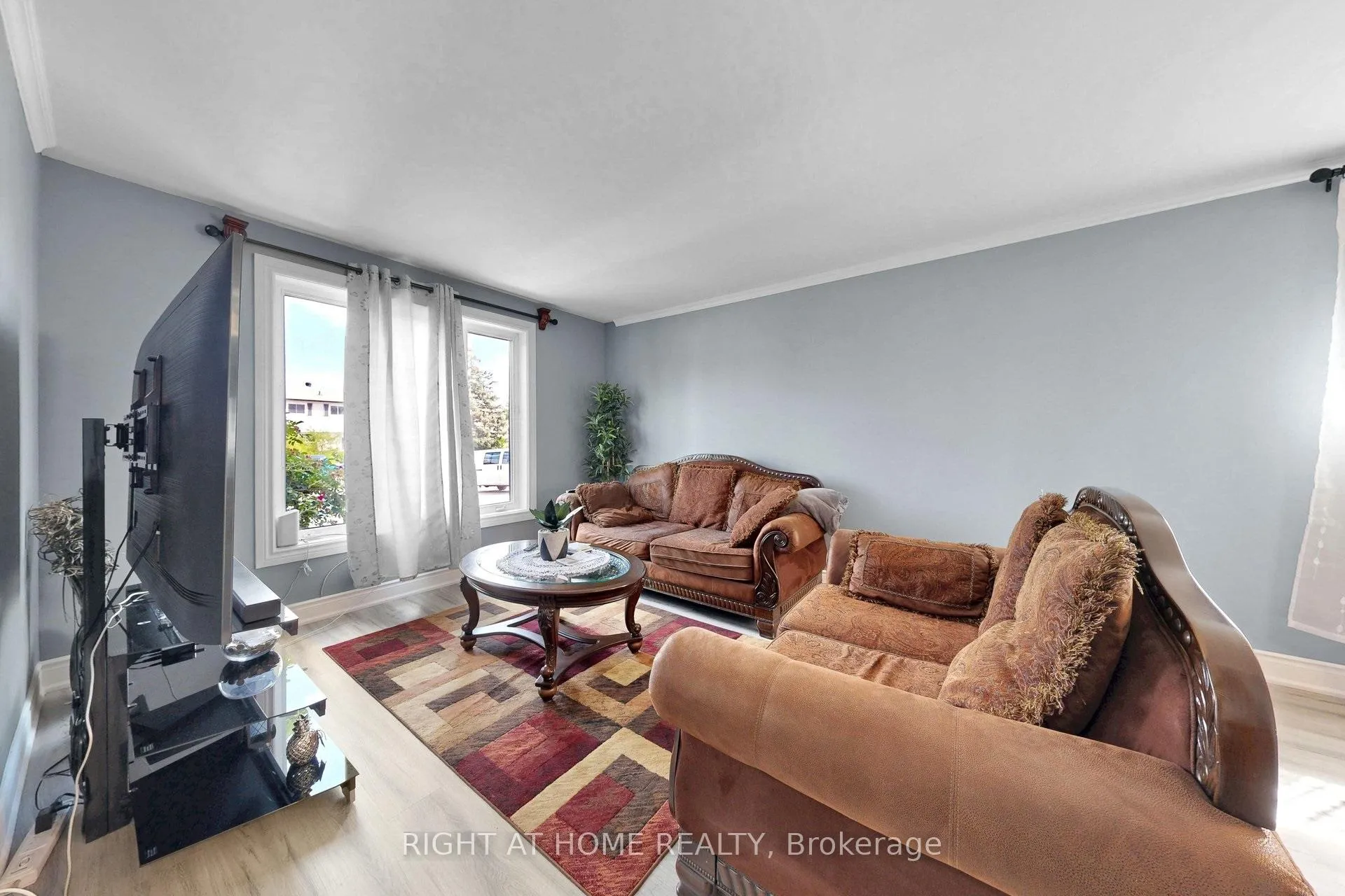Photo 3 of 41 Flamingo Crescent, Brampton, Southgate — HOMEH