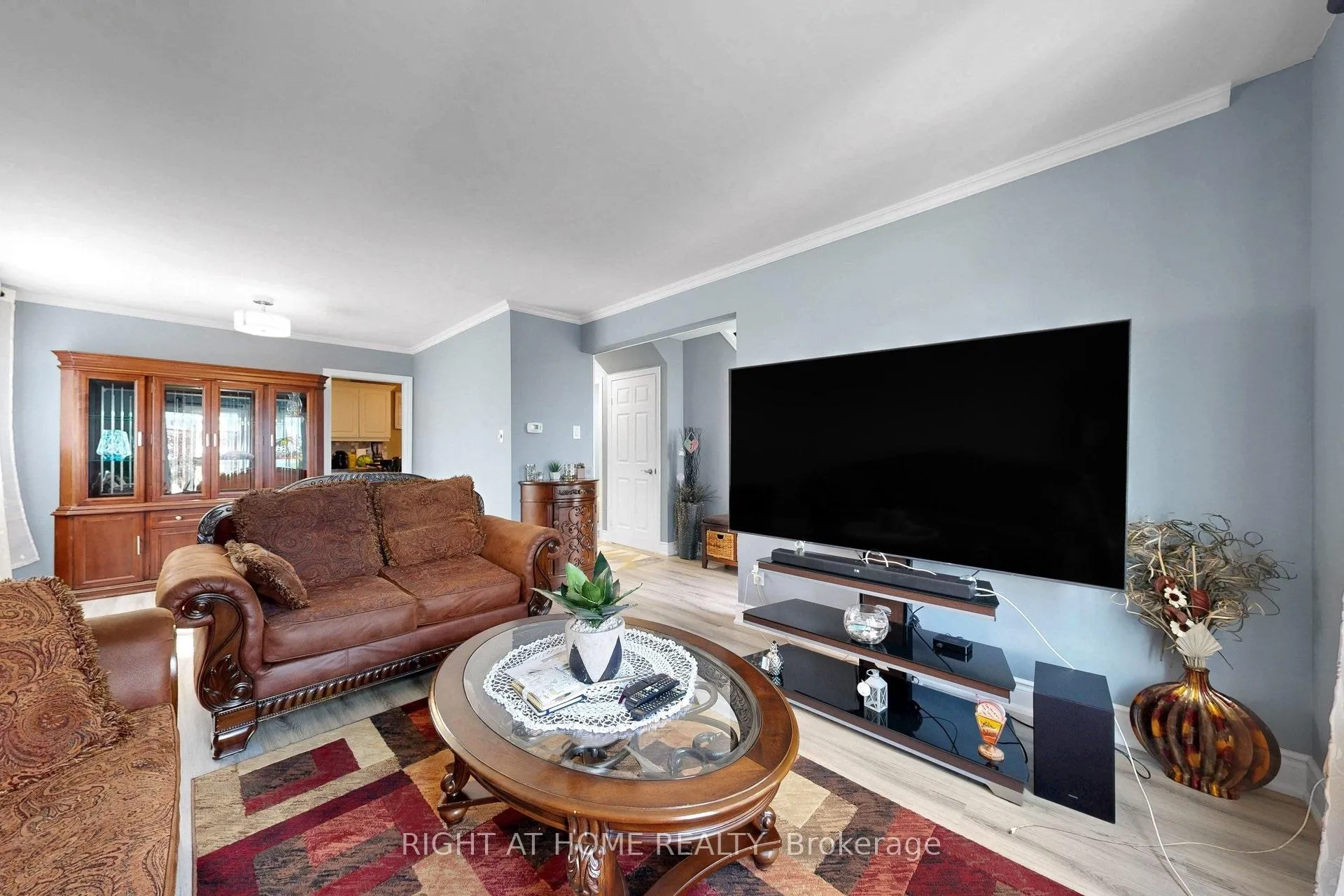 Photo 5 of 41 Flamingo Crescent, Brampton, Southgate — HOMEH