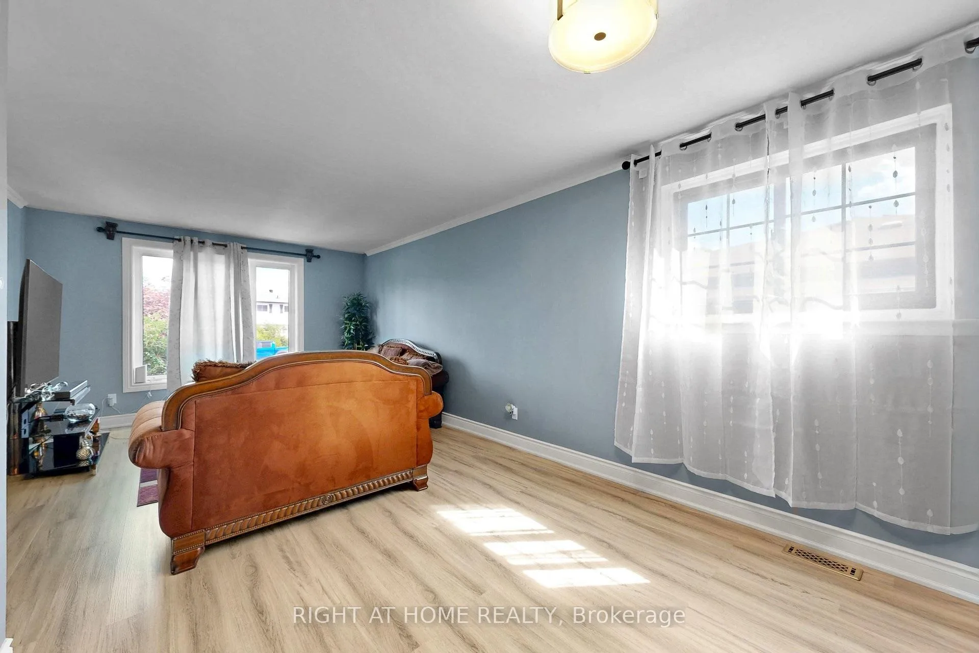 Photo 9 of 41 Flamingo Crescent, Brampton, Southgate — HOMEH