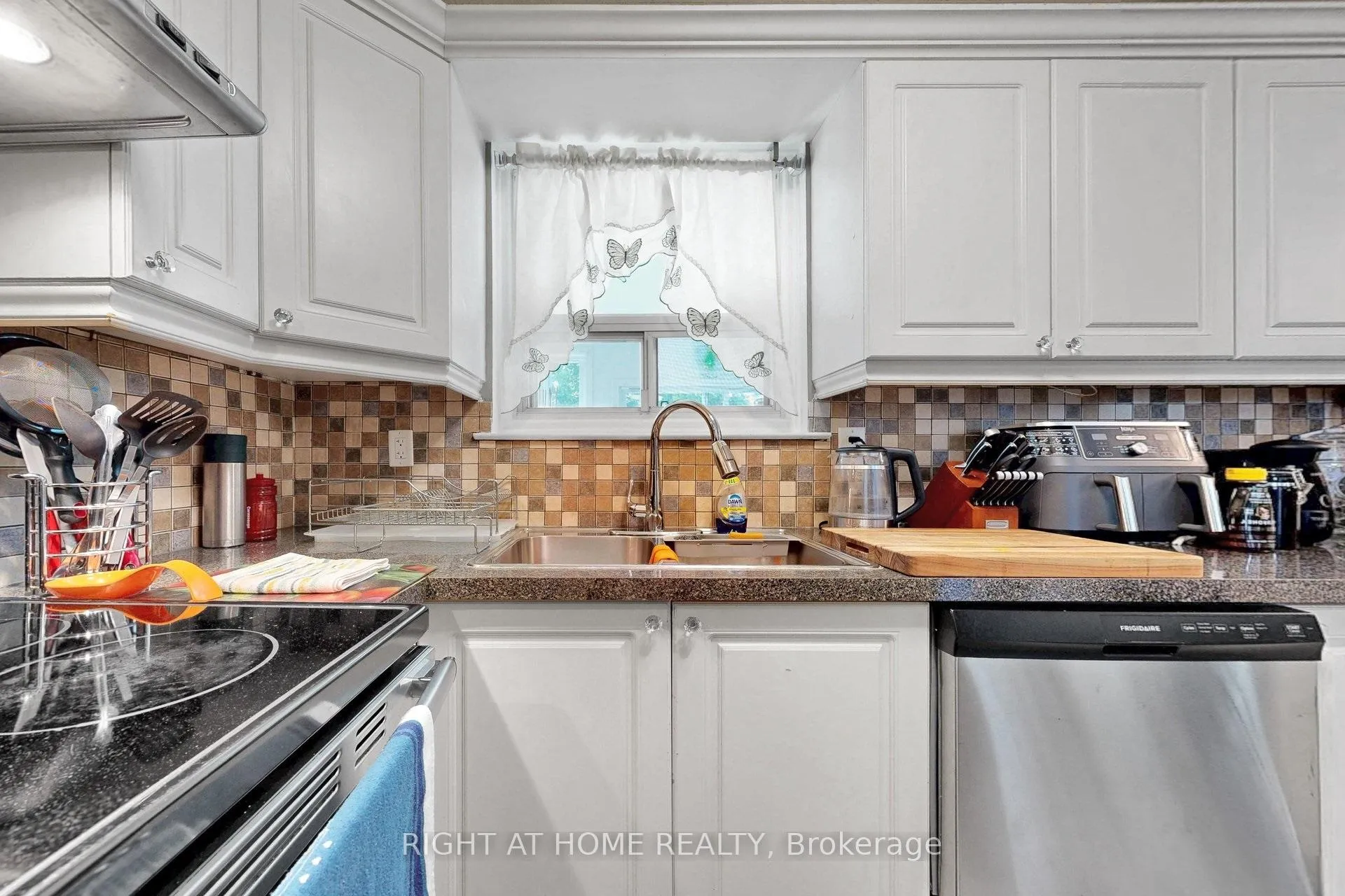 Photo 12 of 41 Flamingo Crescent, Brampton, Southgate — HOMEH
