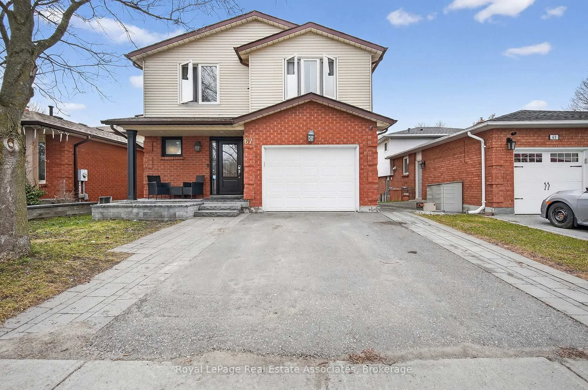 Photo 2 of 67 Beechnut Crescent, Clarington, Courtice — HOMEH