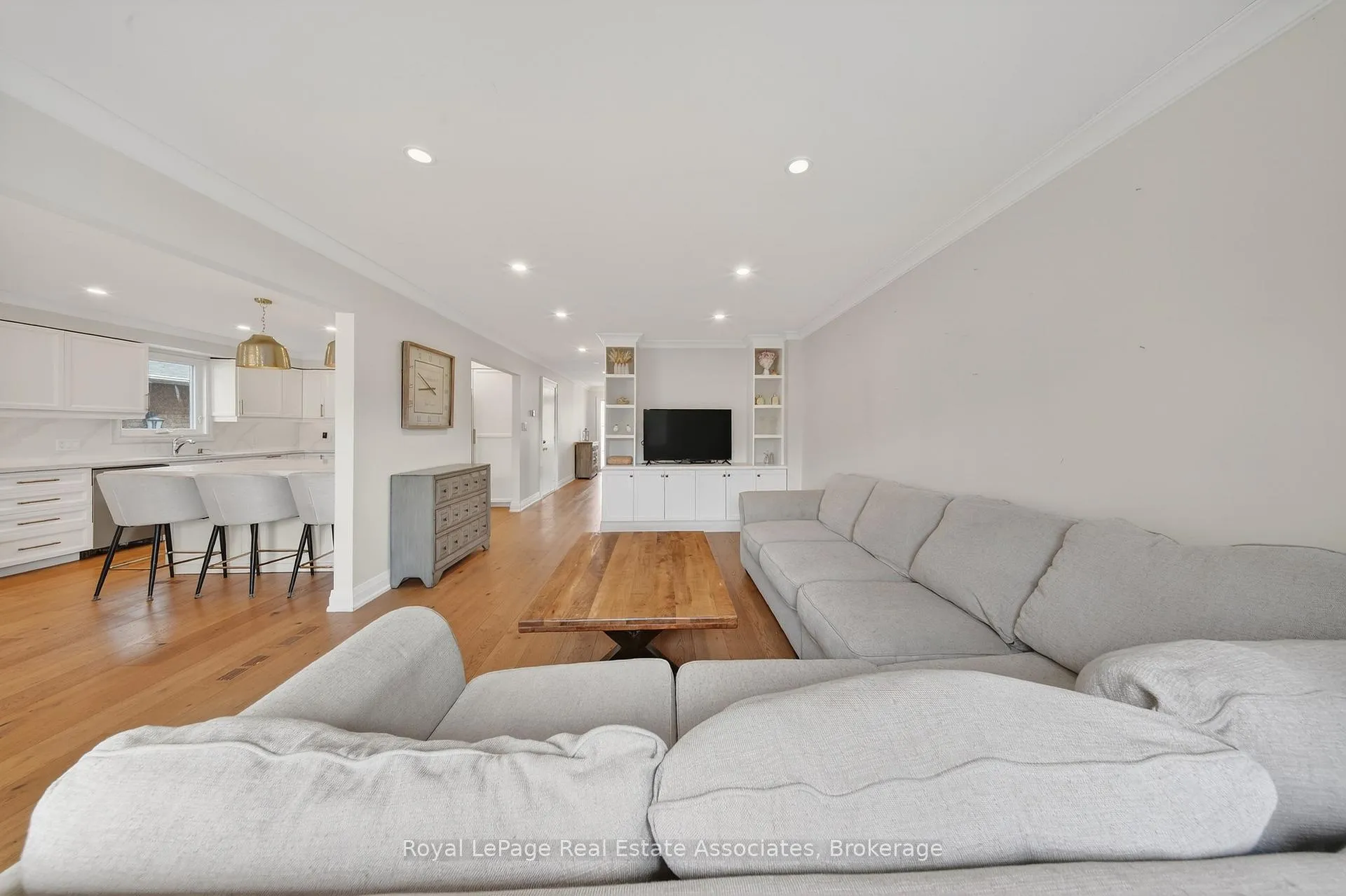 Photo 6 of 67 Beechnut Crescent, Clarington, Courtice — HOMEH