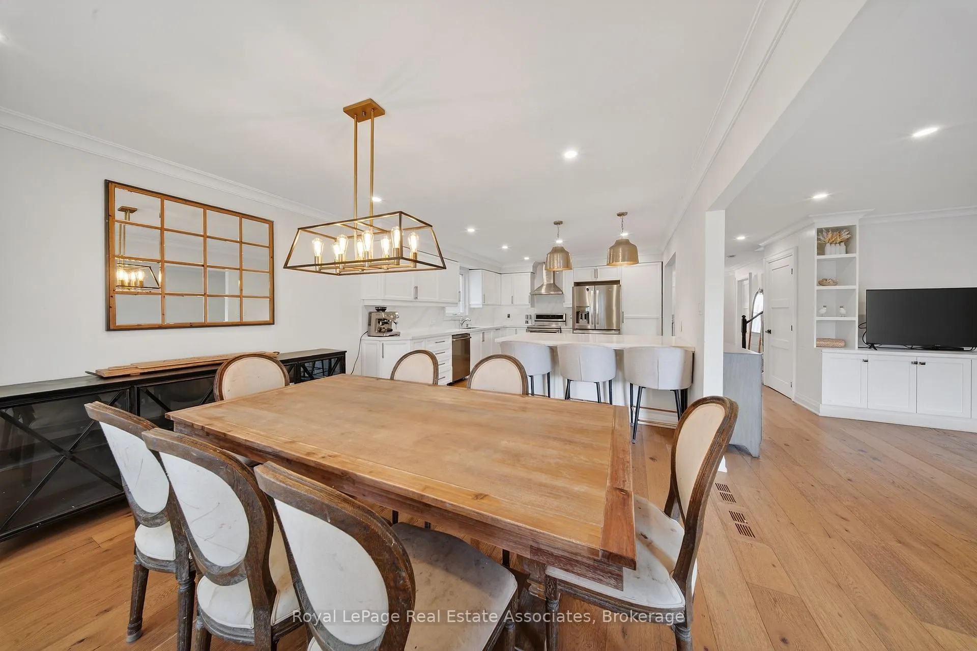 Photo 8 of 67 Beechnut Crescent, Clarington, Courtice — HOMEH