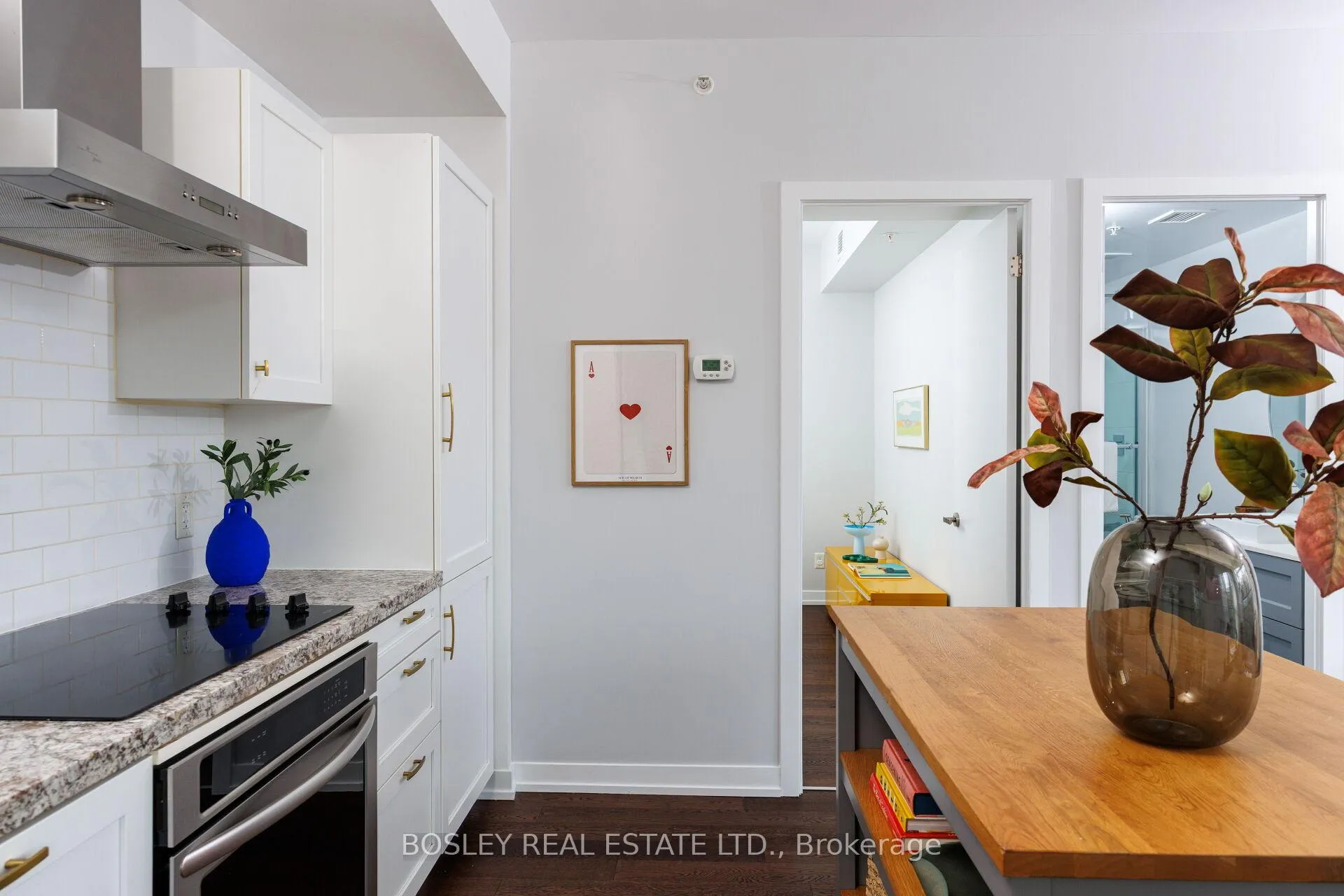 Photo 4 of Unit 209, 36 Howard Park Avenue, Toronto, Roncesvalles — HOMEH