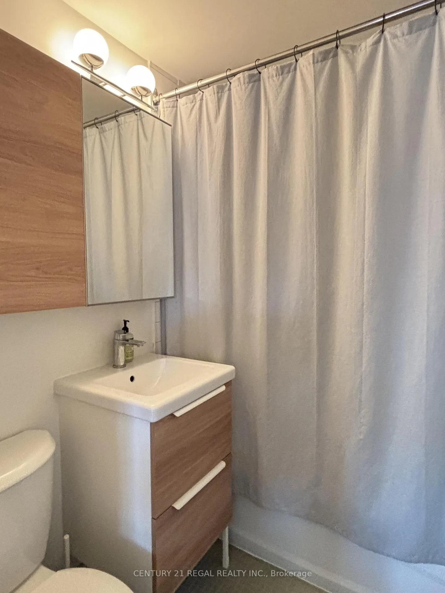 Photo 5 of Unit 3, 89 Gladstone Avenue, Toronto, Little Portugal — HOMEH