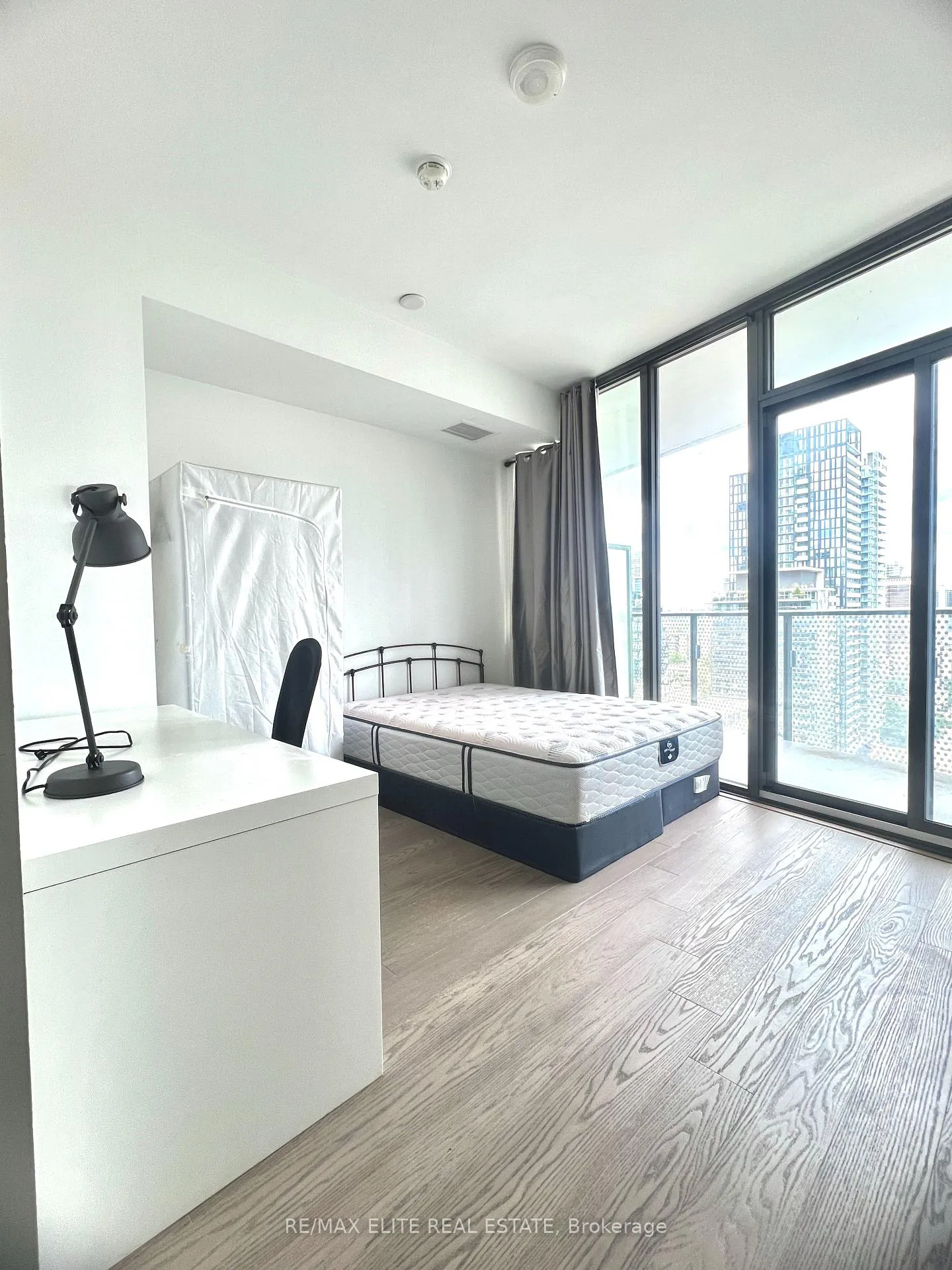 Photo 5 of Unit 1812, 11 Wellesley Street W, Toronto, Bay Street Corridor — HOMEH
