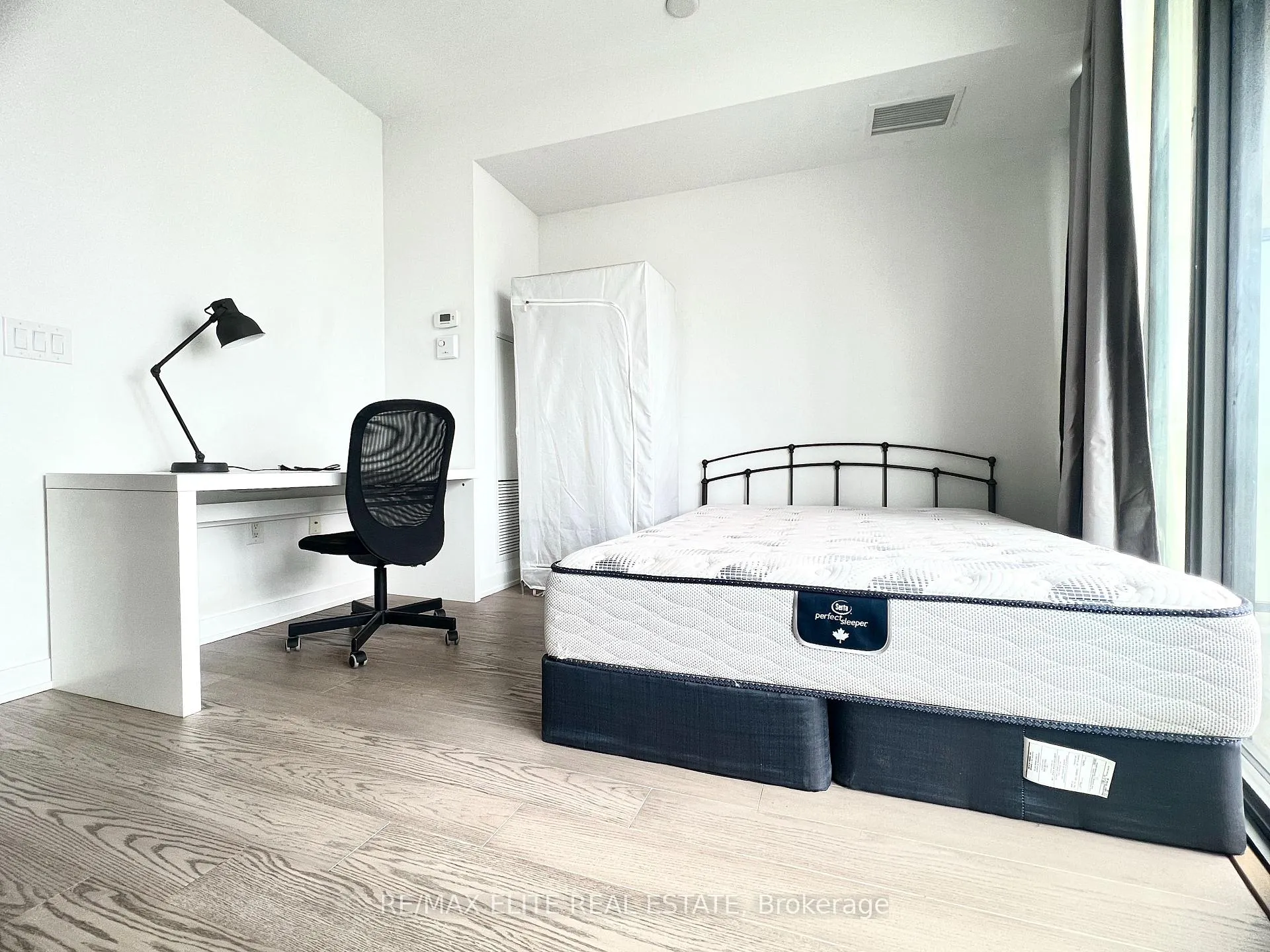 Photo 9 of Unit 1812, 11 Wellesley Street W, Toronto, Bay Street Corridor — HOMEH