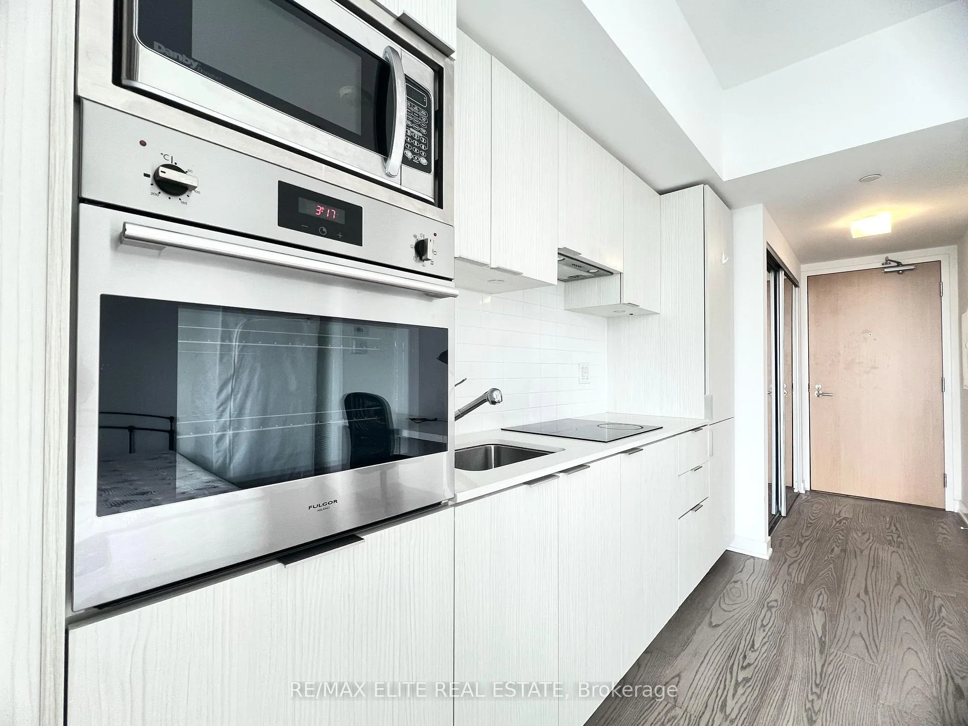 Photo 11 of Unit 1812, 11 Wellesley Street W, Toronto, Bay Street Corridor — HOMEH