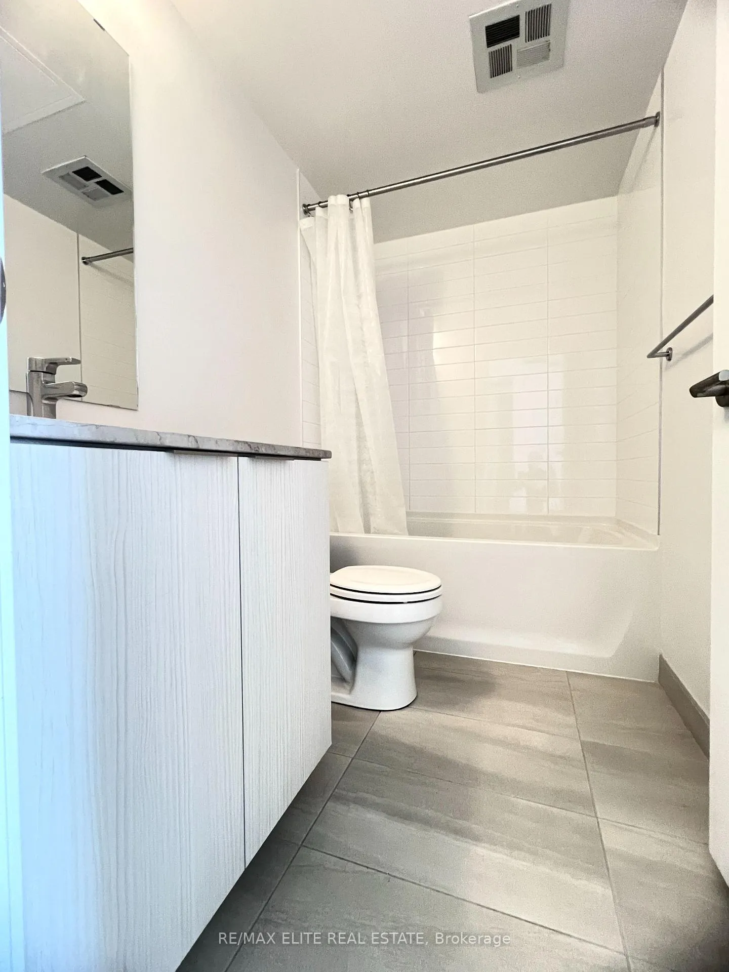 Photo 12 of Unit 1812, 11 Wellesley Street W, Toronto, Bay Street Corridor — HOMEH