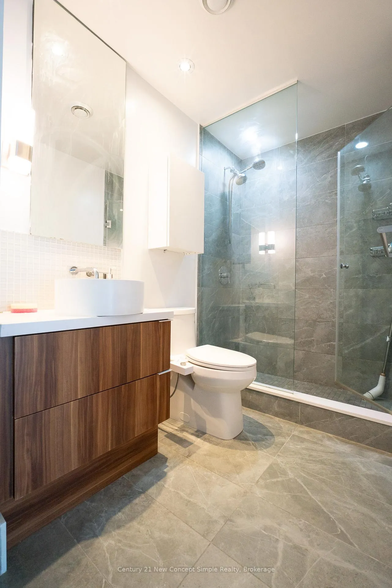 Photo 2 of Unit 2301, 185 Roehampton Avenue, Toronto, Mount Pleasant West — HOMEH
