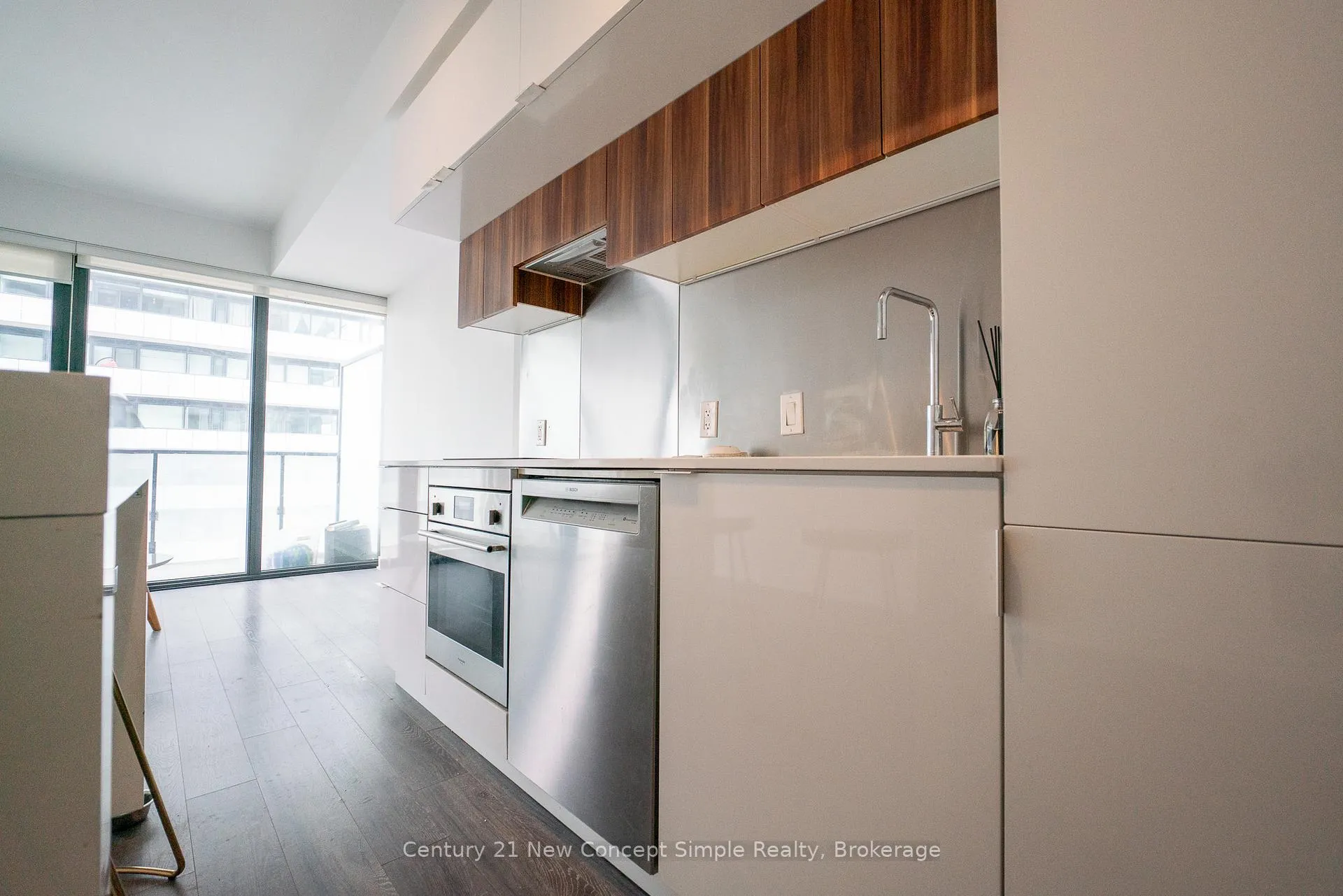 Photo 4 of Unit 2301, 185 Roehampton Avenue, Toronto, Mount Pleasant West — HOMEH