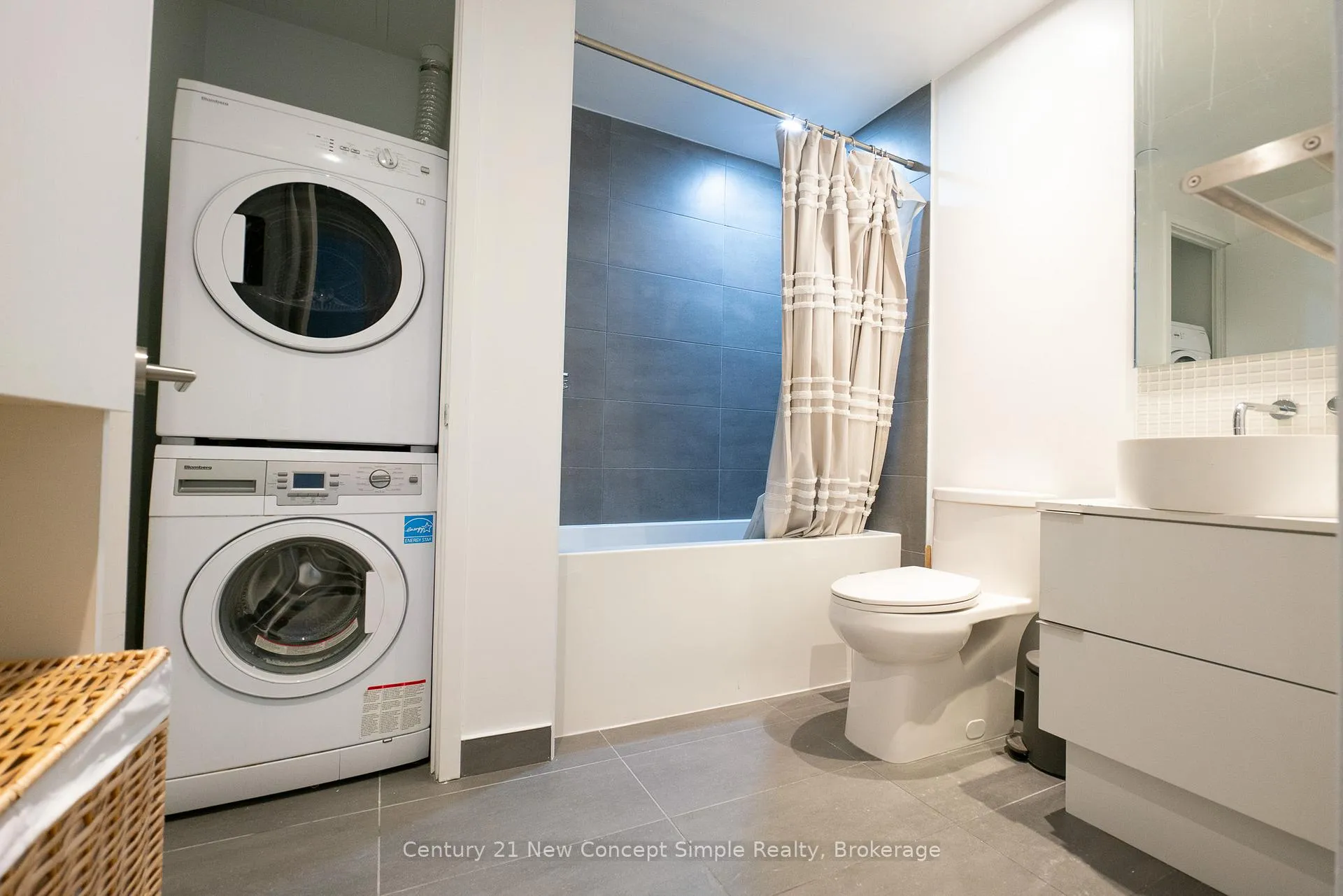 Photo 11 of Unit 2301, 185 Roehampton Avenue, Toronto, Mount Pleasant West — HOMEH