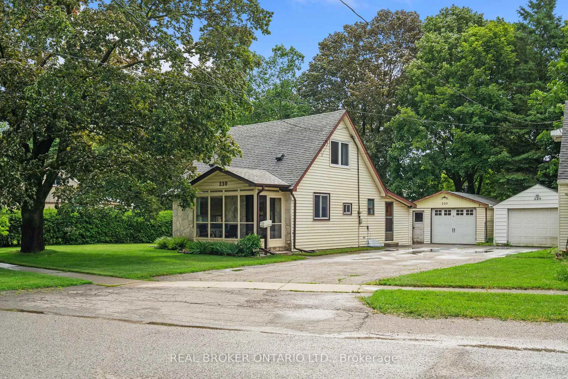 Photo 4 of 230 Mason Boulevard, Halton Hills, Acton — HOMEH