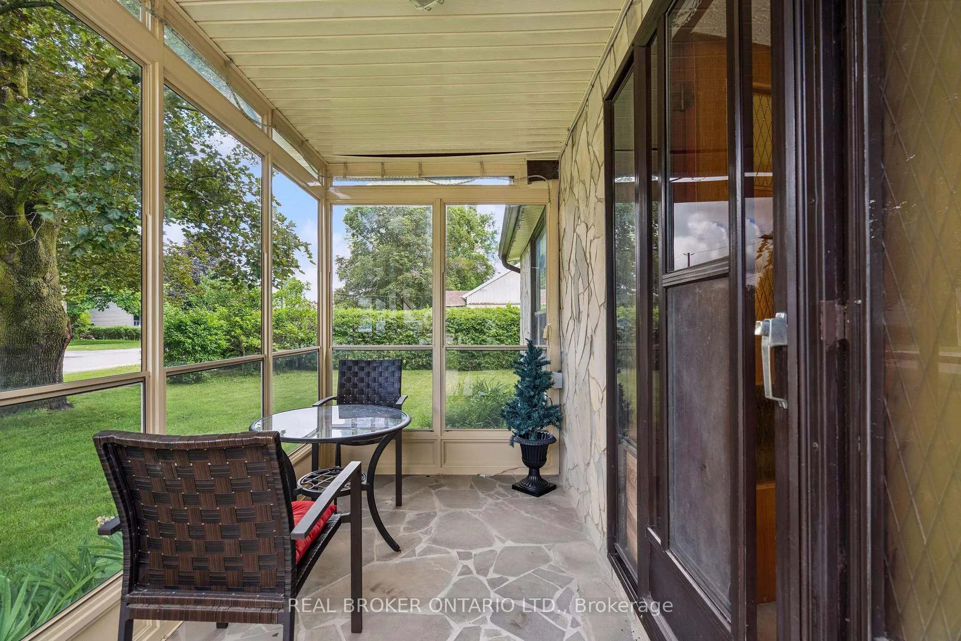 Photo 6 of 230 Mason Boulevard, Halton Hills, Acton — HOMEH