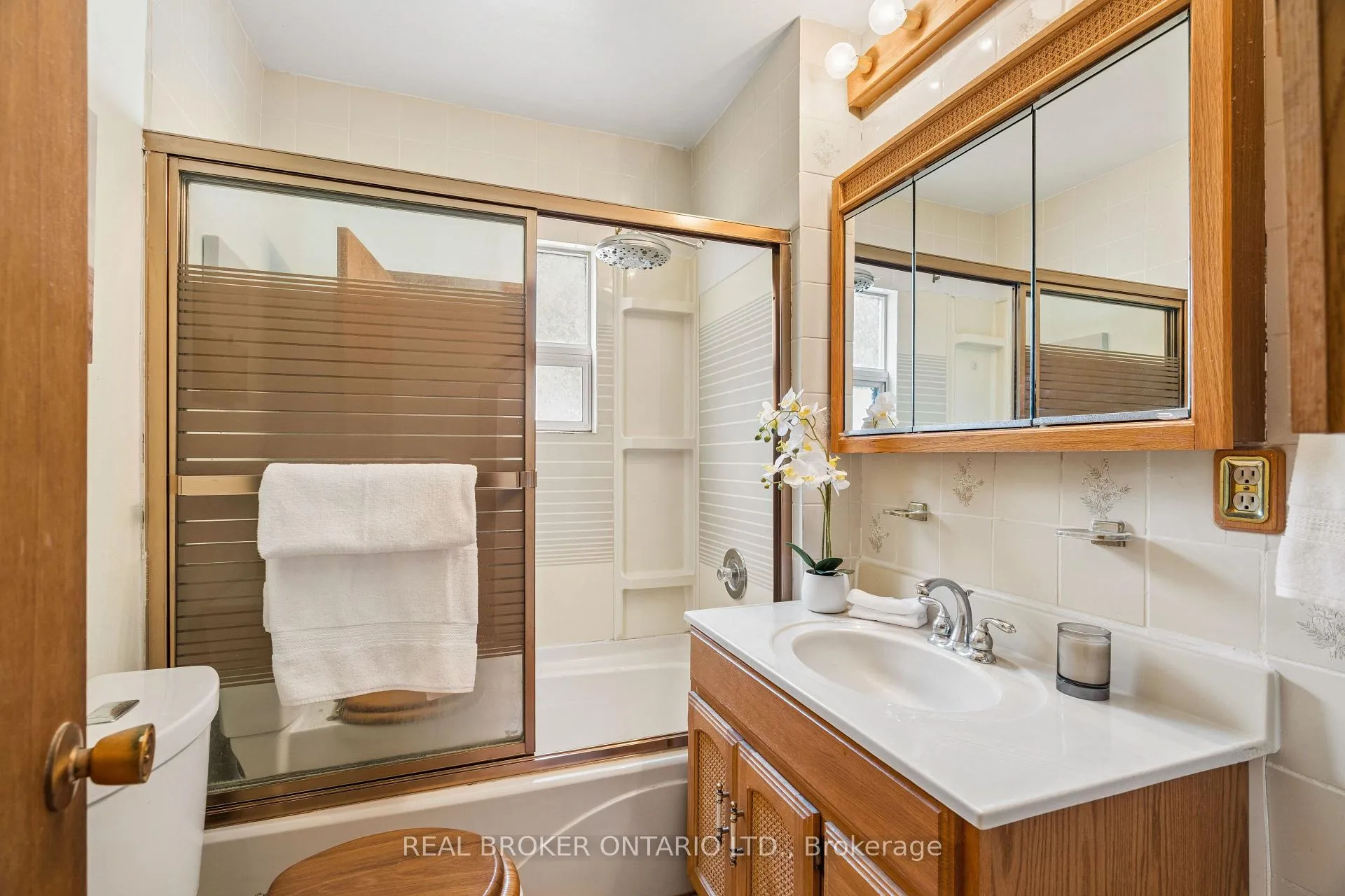 Photo 18 of 230 Mason Boulevard, Halton Hills, Acton — HOMEH