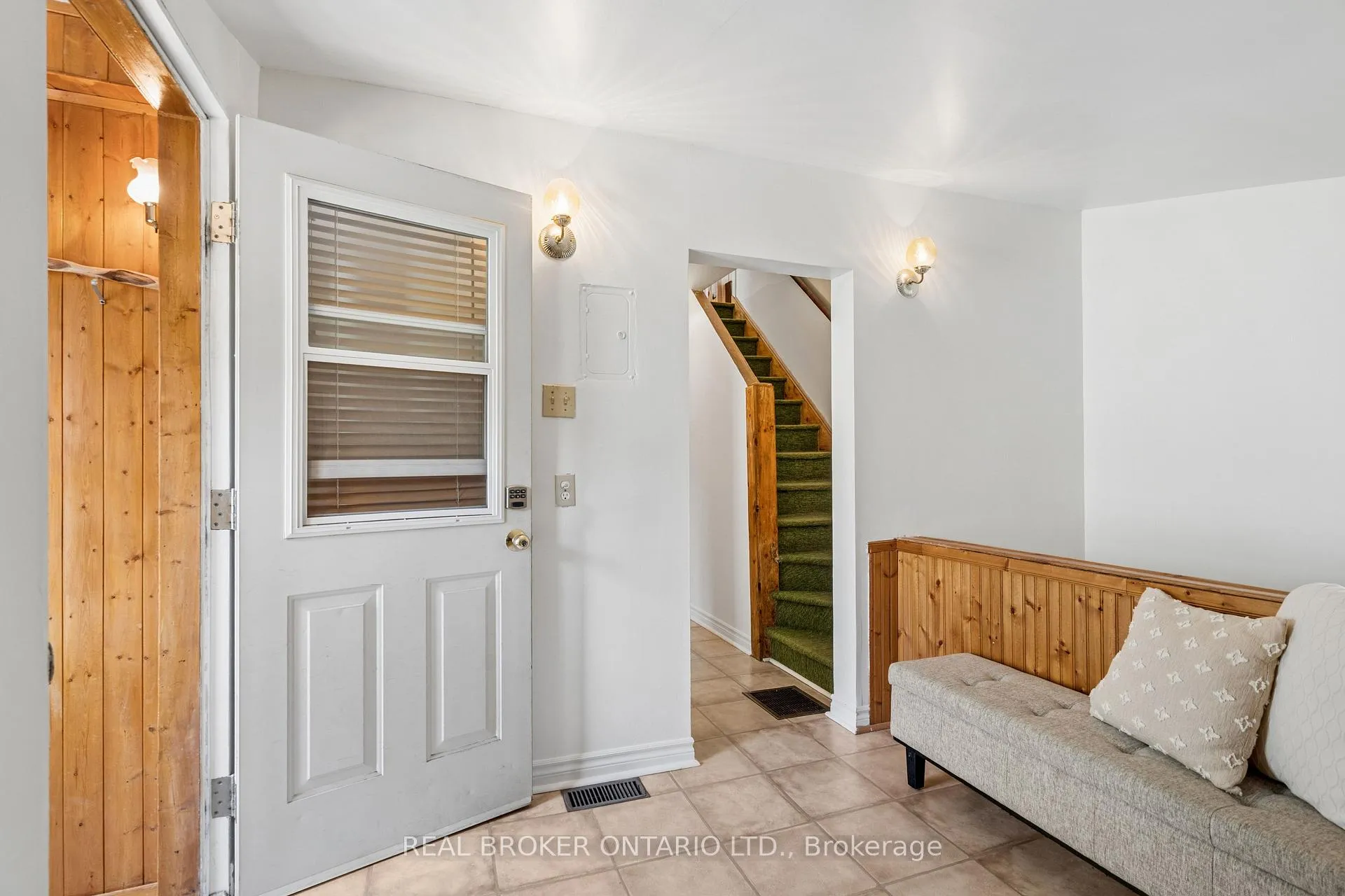 Photo 21 of 230 Mason Boulevard, Halton Hills, Acton — HOMEH