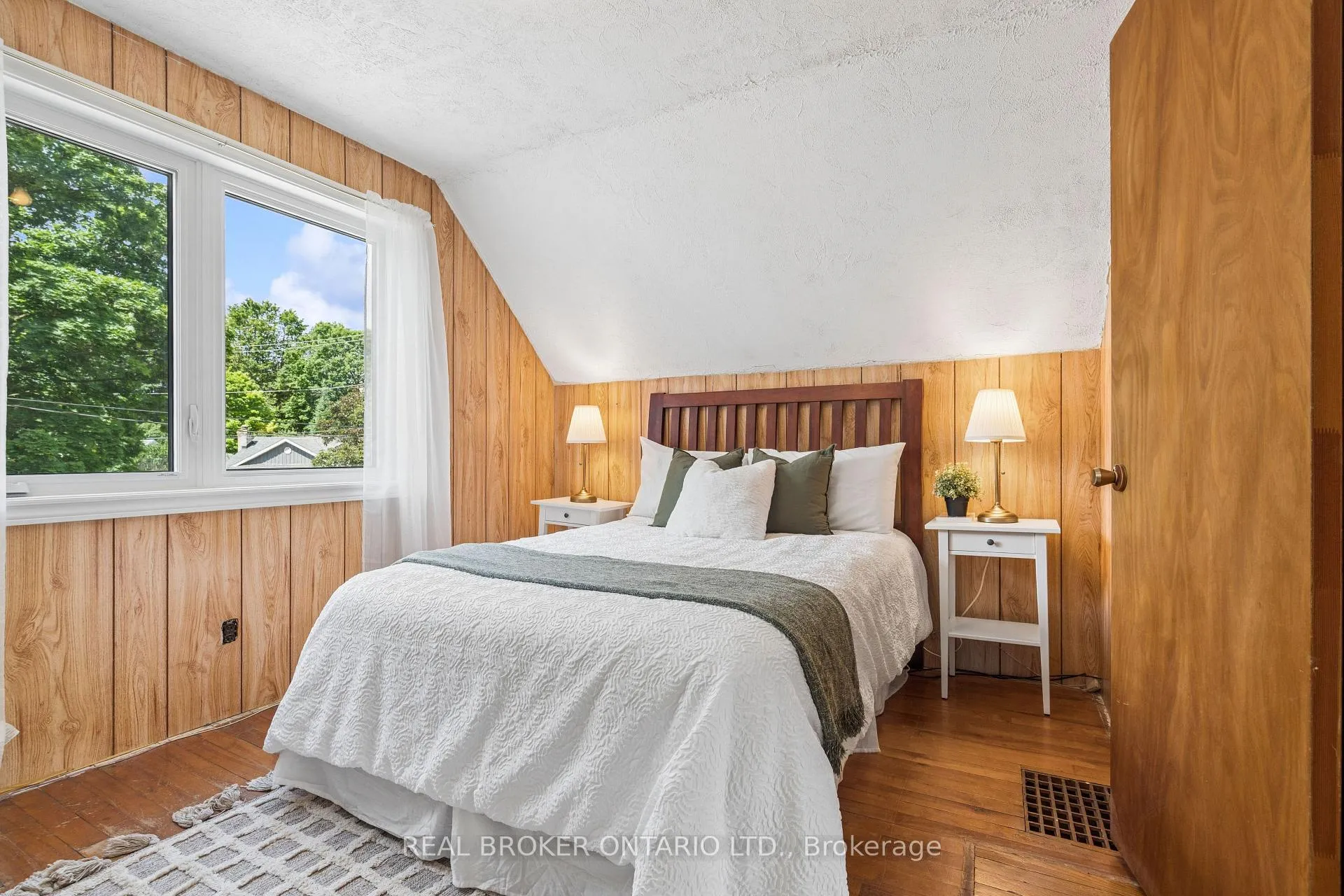 Photo 28 of 230 Mason Boulevard, Halton Hills, Acton — HOMEH
